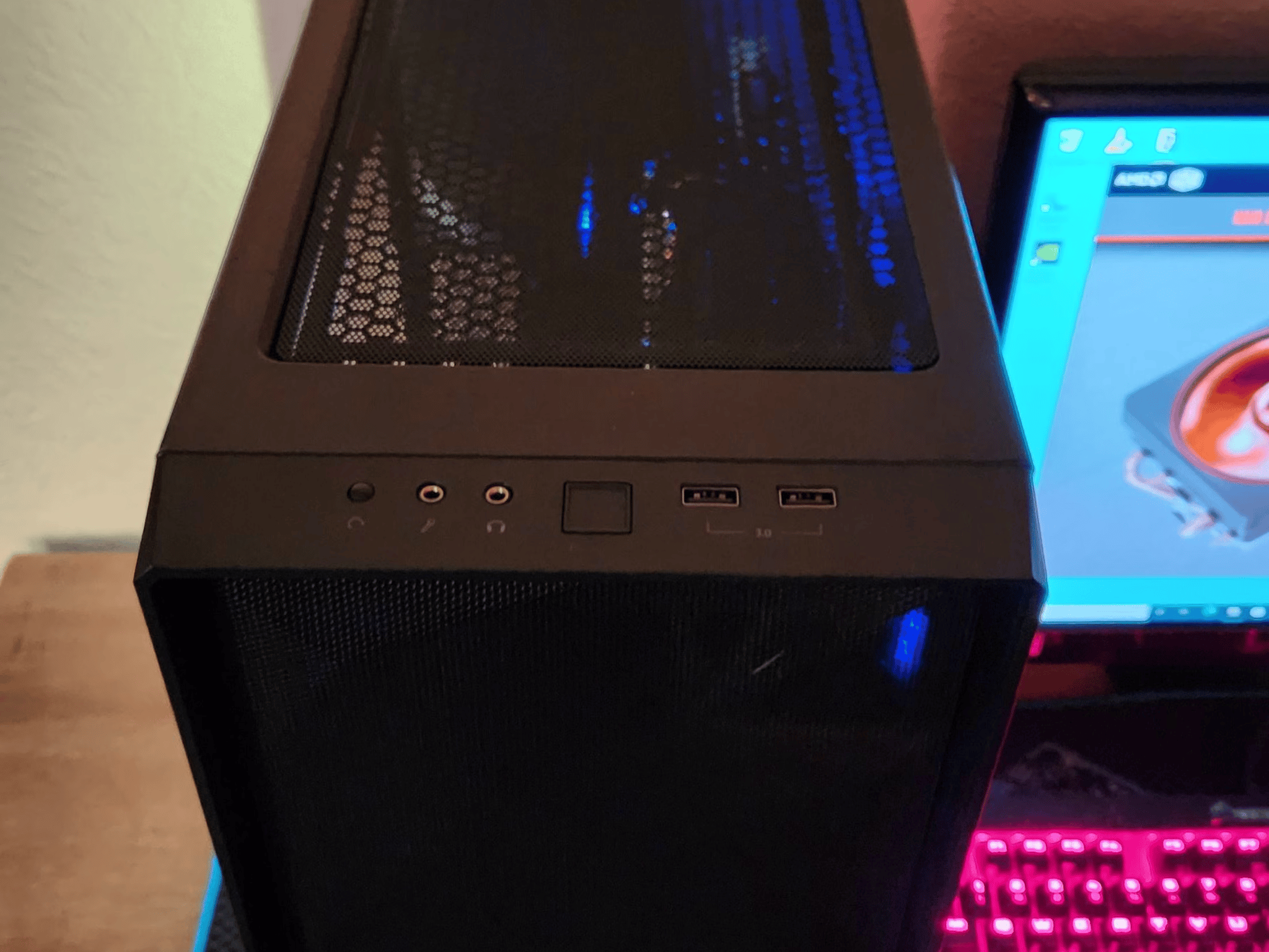 Ryzen 3600 with EVGA 2060 KO, great midrange PC!