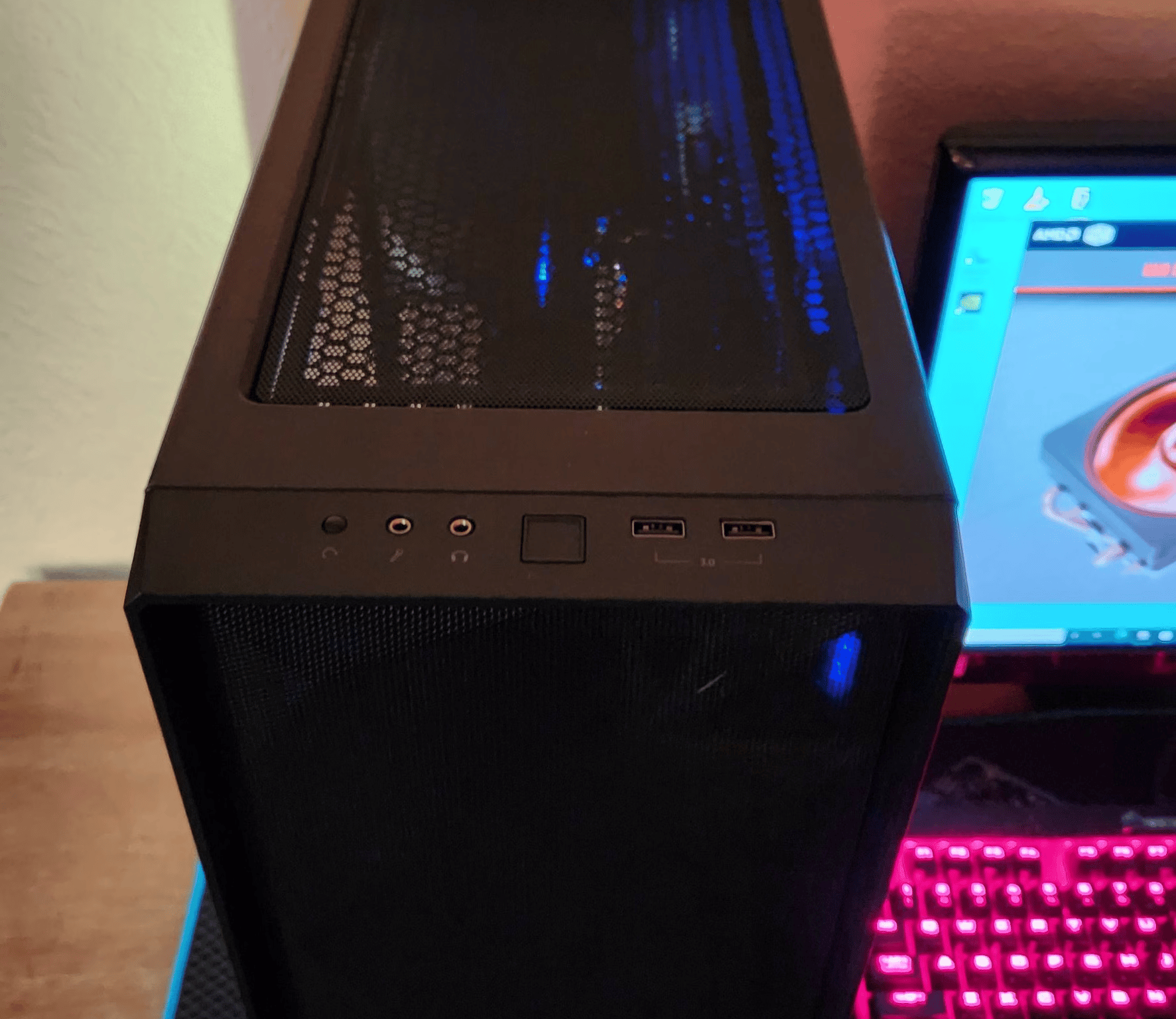 Ryzen 3600 with EVGA 2060 KO, great midrange PC!