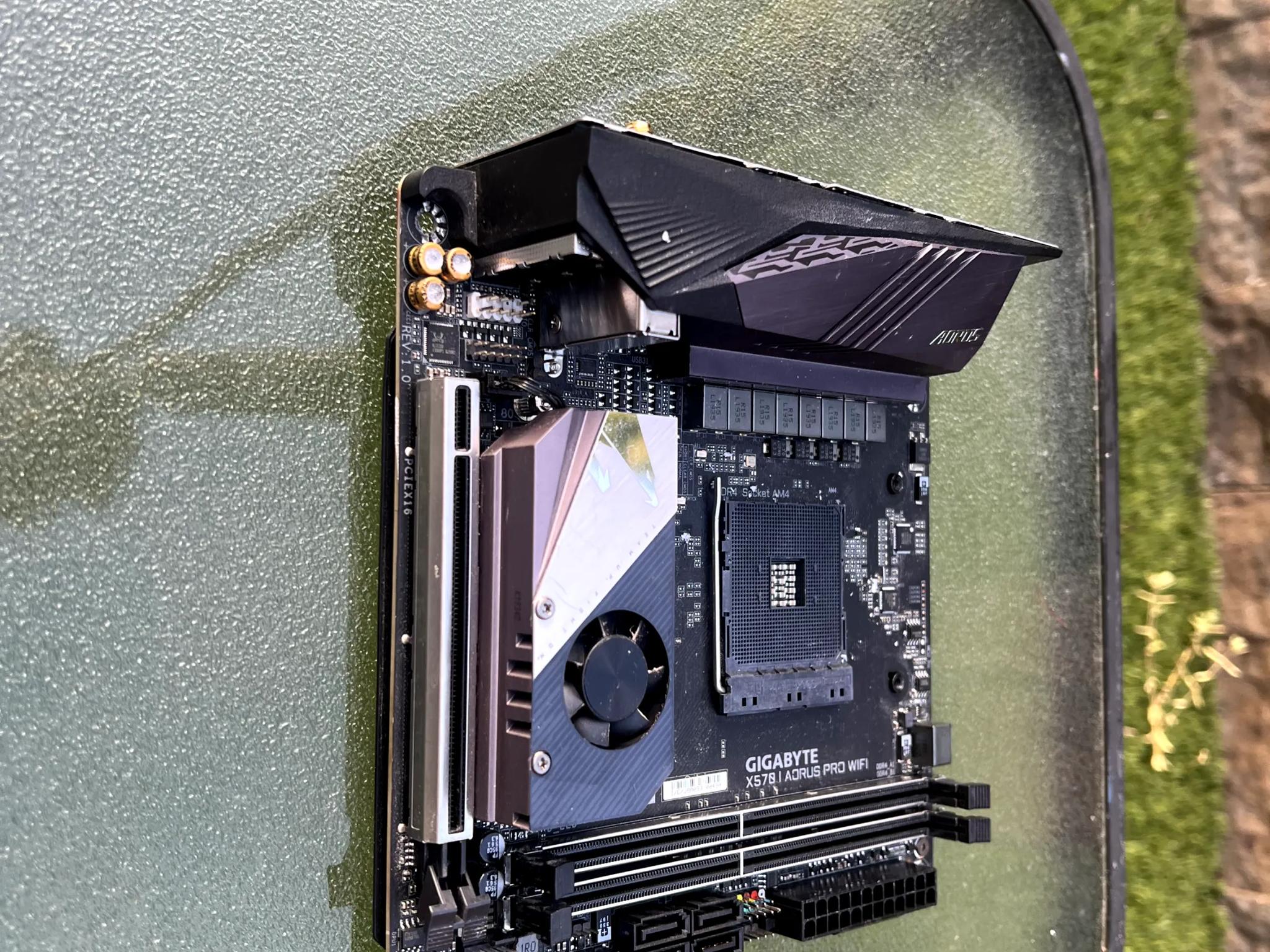 USED GIGABYTE X570I AORUS PRO WIFI - READ
