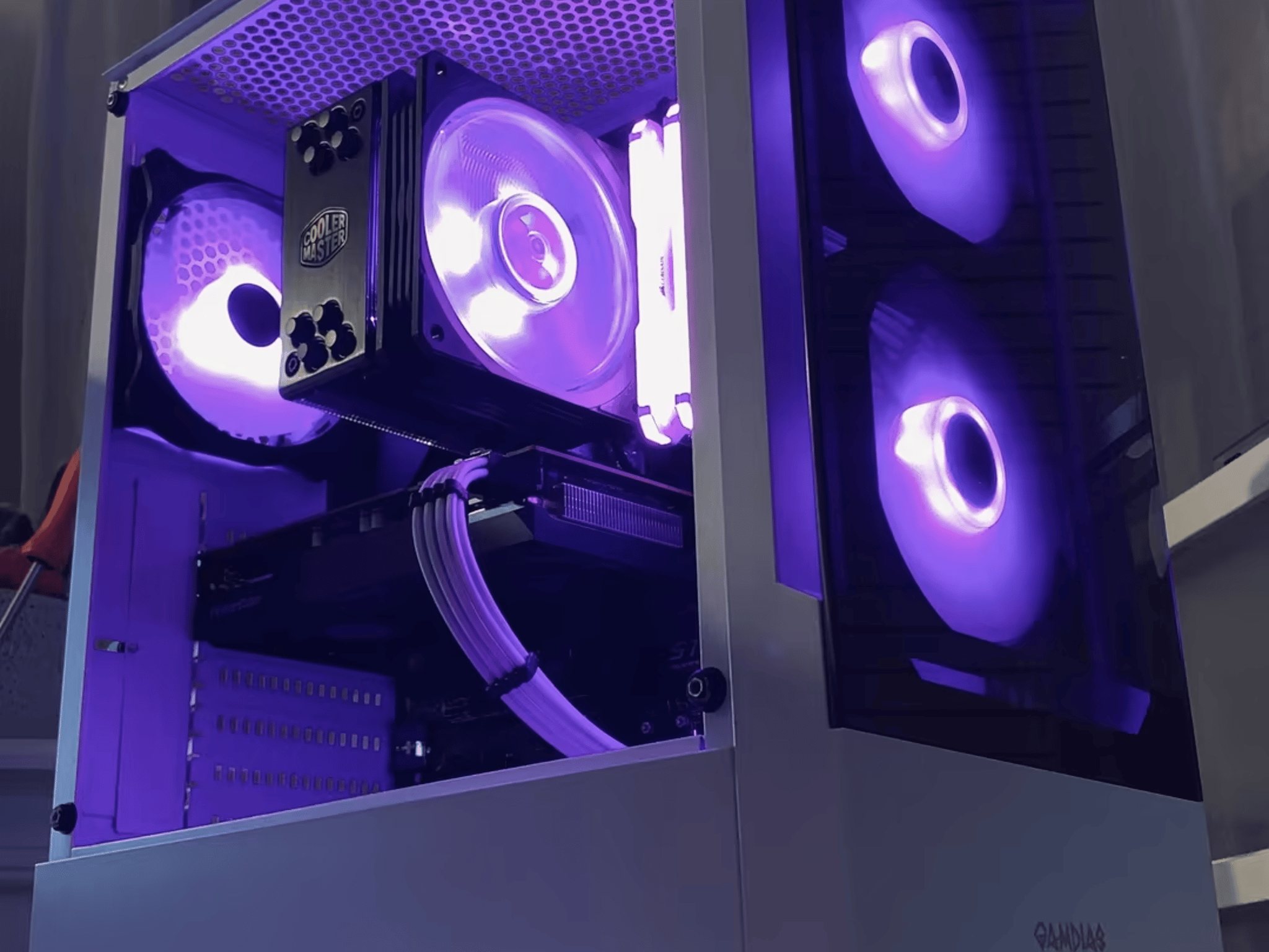 Divine😇/ RX6600xt, R5 3600 1440p Gaming and Streaming PC