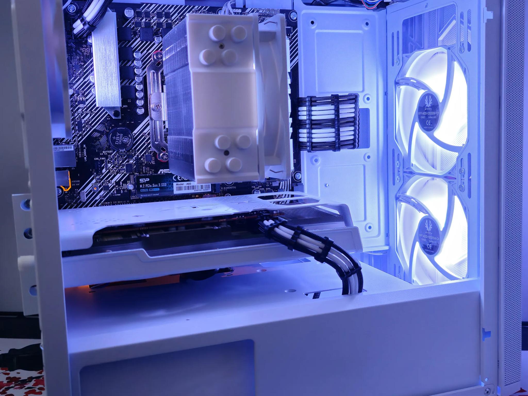 Frosty mini Mesh PC Ryzen 5 5600x / 16GB DDR4 / 1TB SSD/ RX6600 8GB