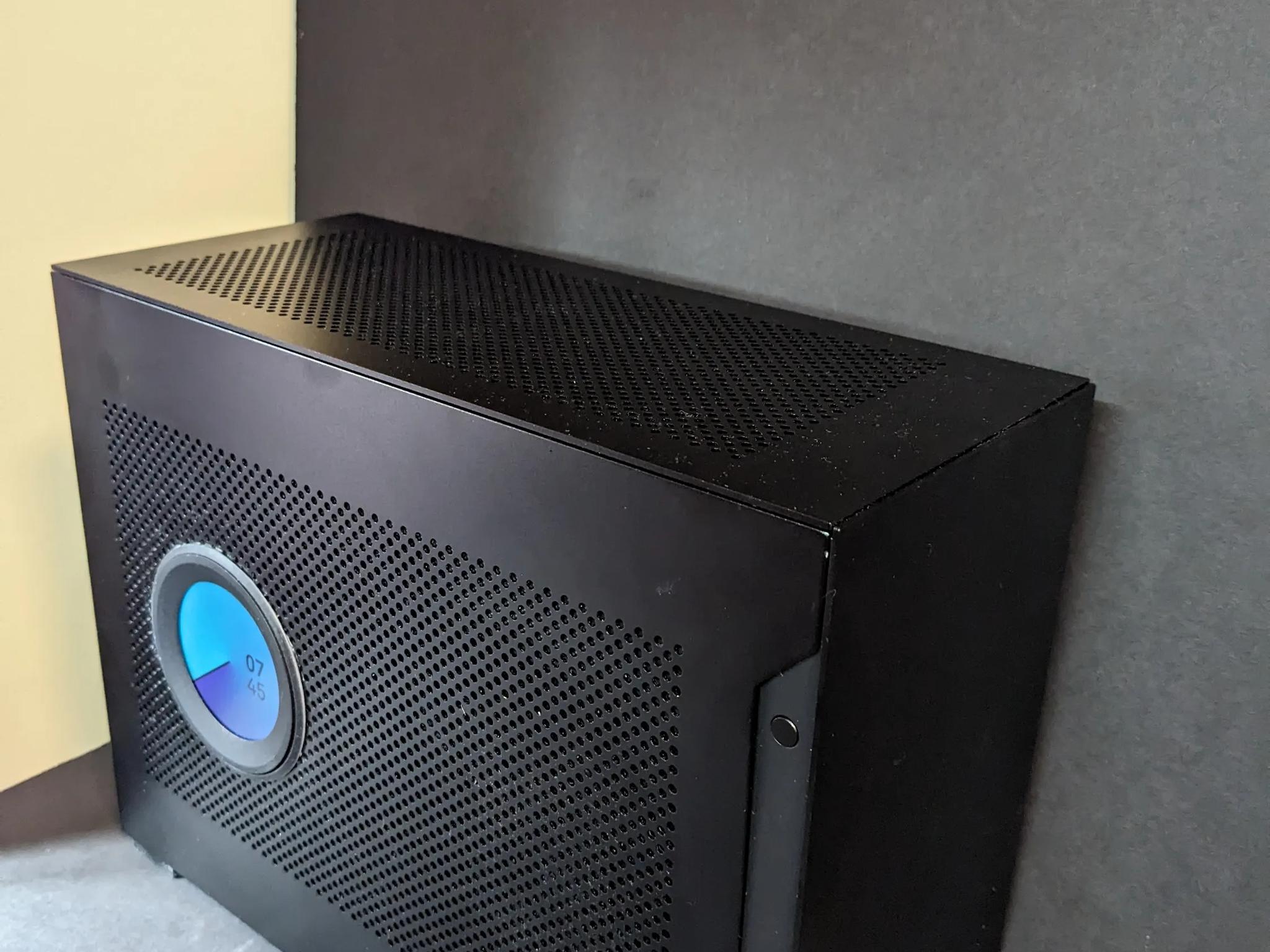 Minimal Black ITX Case With LCD Screen!!! | Ryzen 5 7600 & RTX 4070