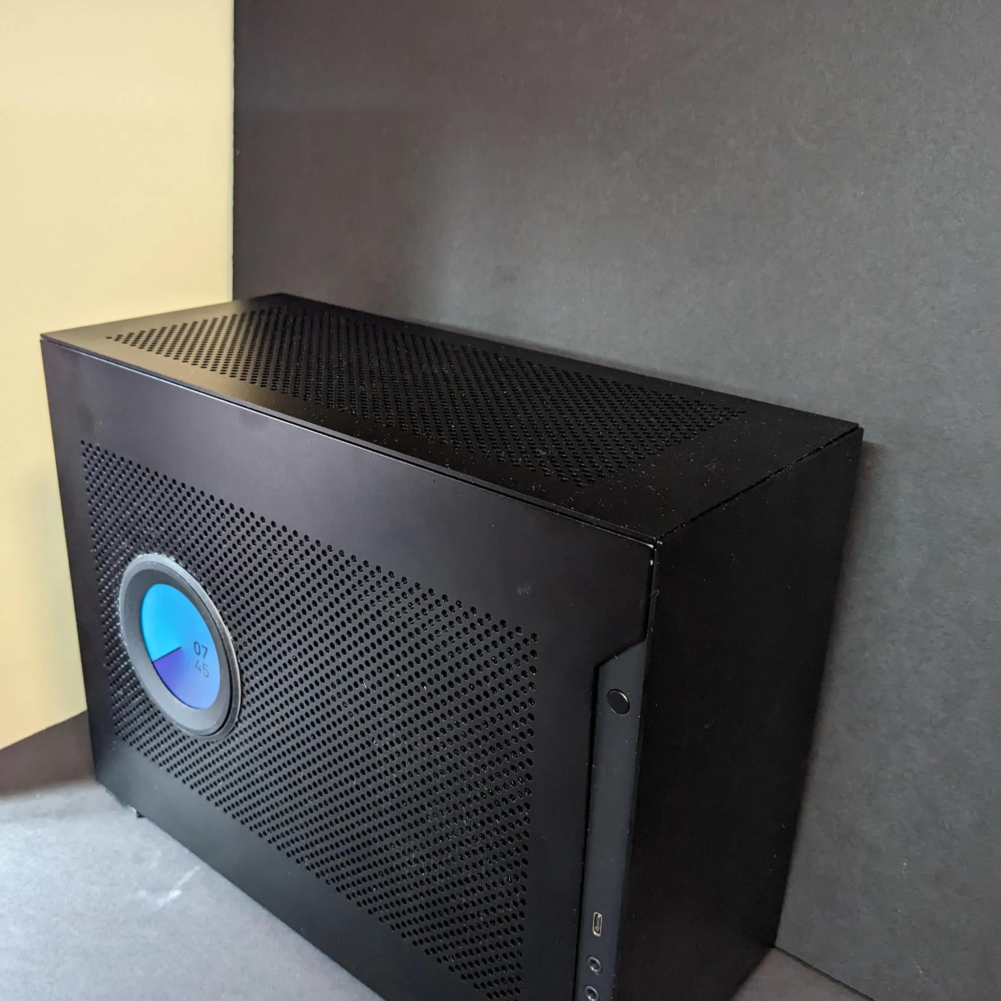Minimal Black ITX Case With LCD Screen!!! | Ryzen 5 7600 & RTX 4070