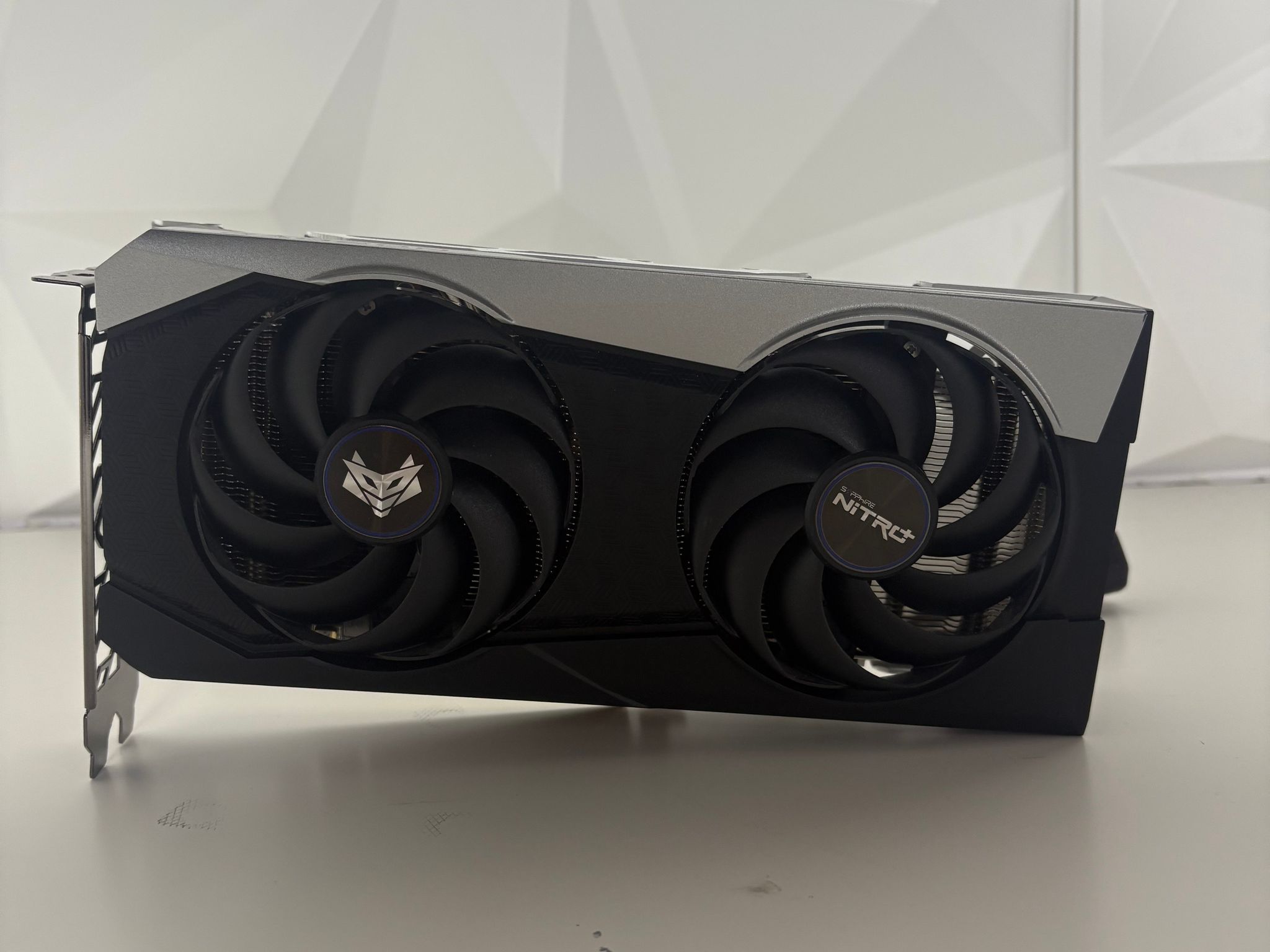 Sapphire NITRO+ Radeon RX 6600 XT 8GB