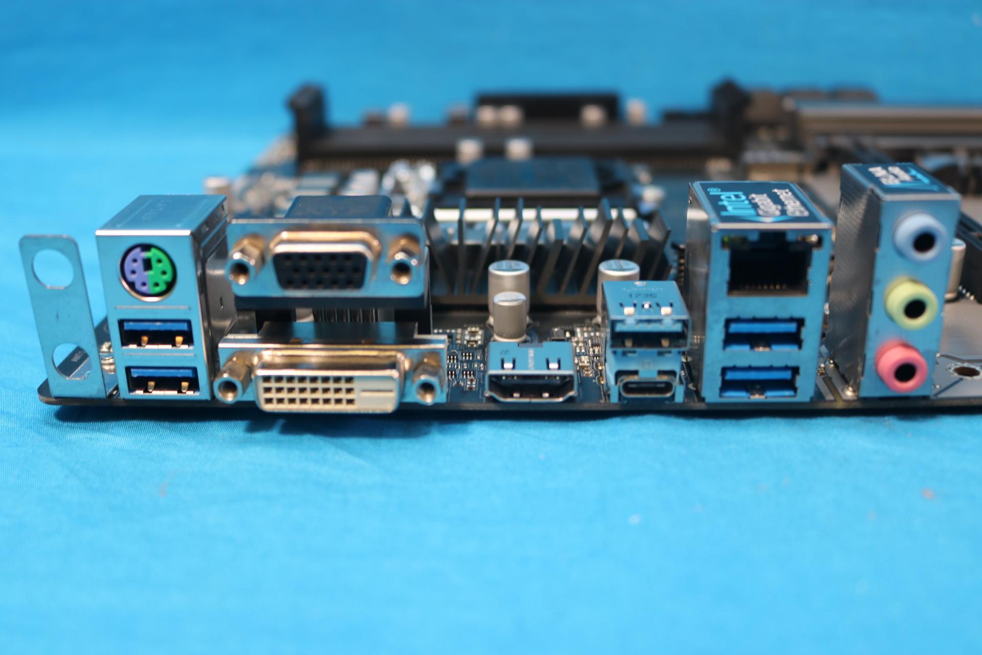 ASRock Z370 Pro4 Intel 8th Gen. LGA1151/Socket H4 DDR4 ATX Desktop Motherboard & I/O Shield