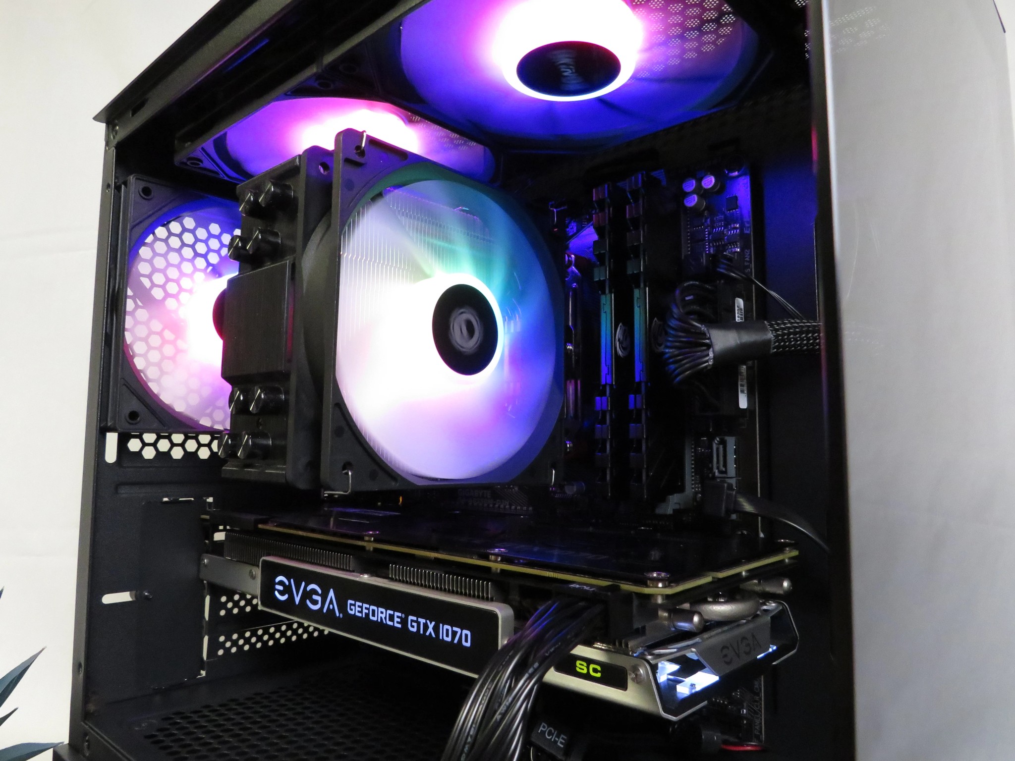 Budget gaming MASTER! Ryzen 5 2600X + GTX 1070 SC + 16 GB DDR4 + 1 TB SSD