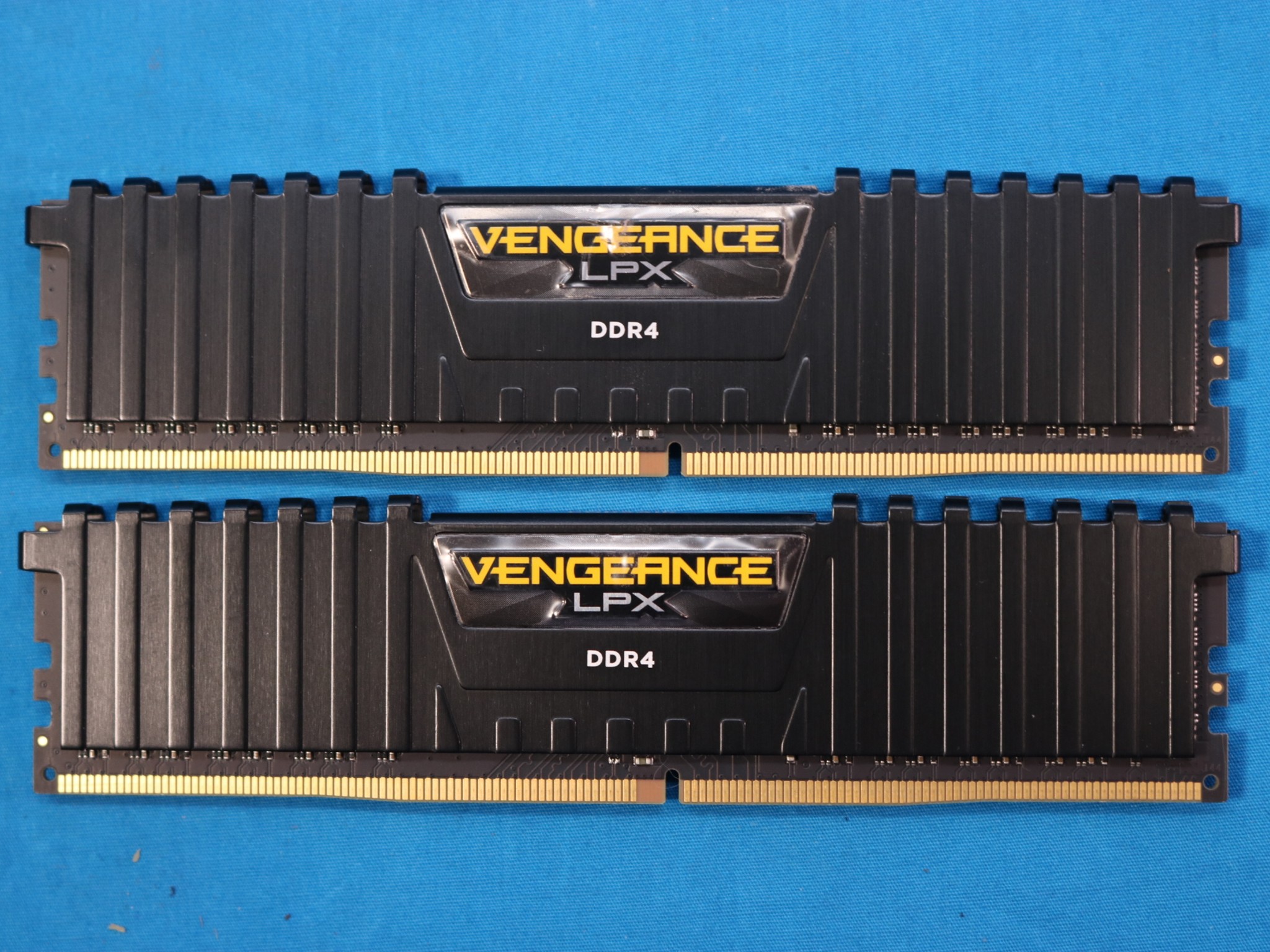 Corsair Vengeance LPX 16GB (2x8GB) DDR4 2400MHz CL16 1.2V Desktop RAM - 4195629903
