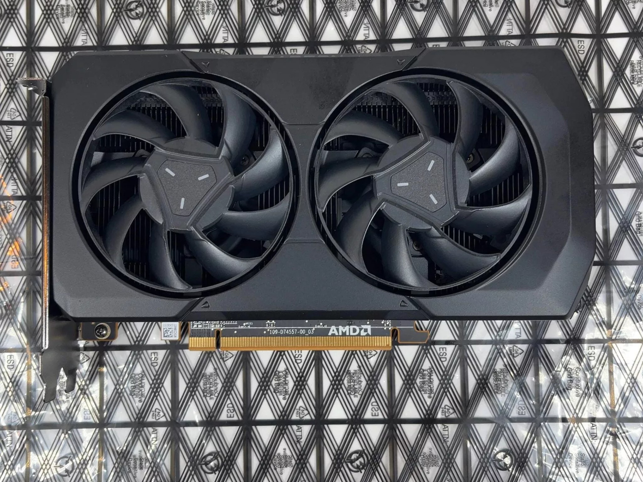 AMD Radeon RX 7600 Reference version