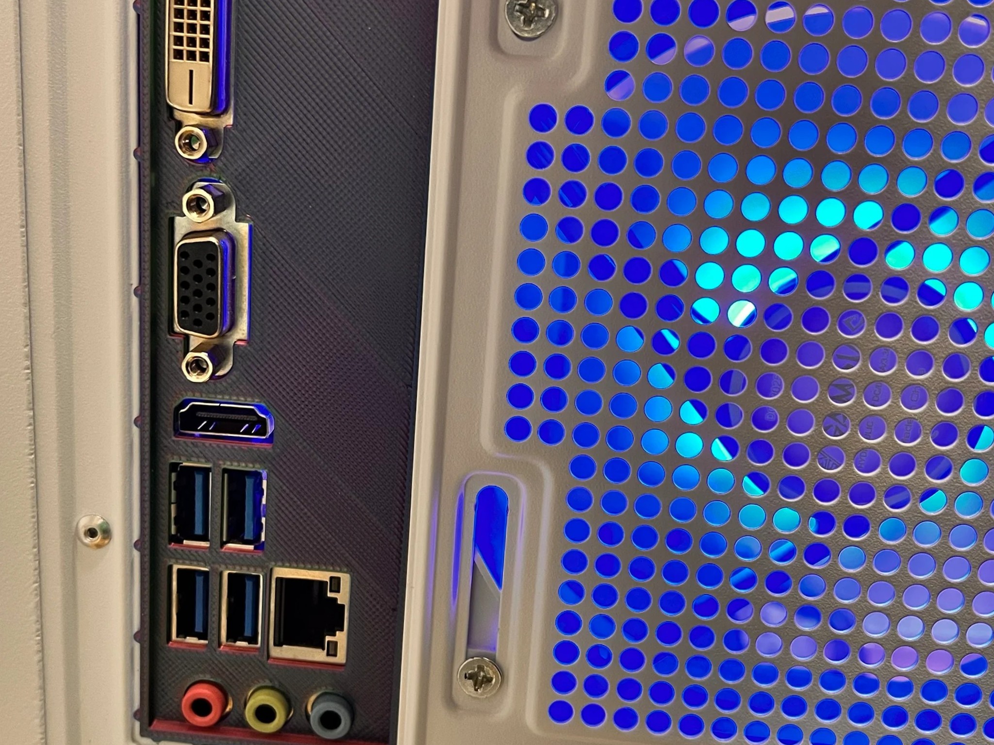 ❄️ICE❄️ RYZEN3/2300x/A320m asrock/16g DDR4/650 watt PSU/EVGA RTX 2060 custom card