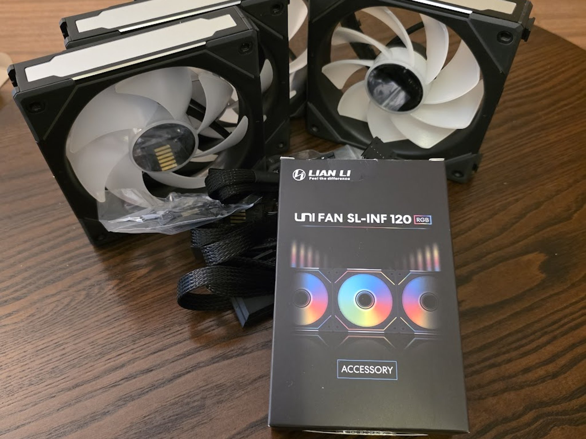 4X Lian Li UNI Fan SL Infinity 120mm Case Fans w/ Controller - 3 Standard & 1 Reverse Blade