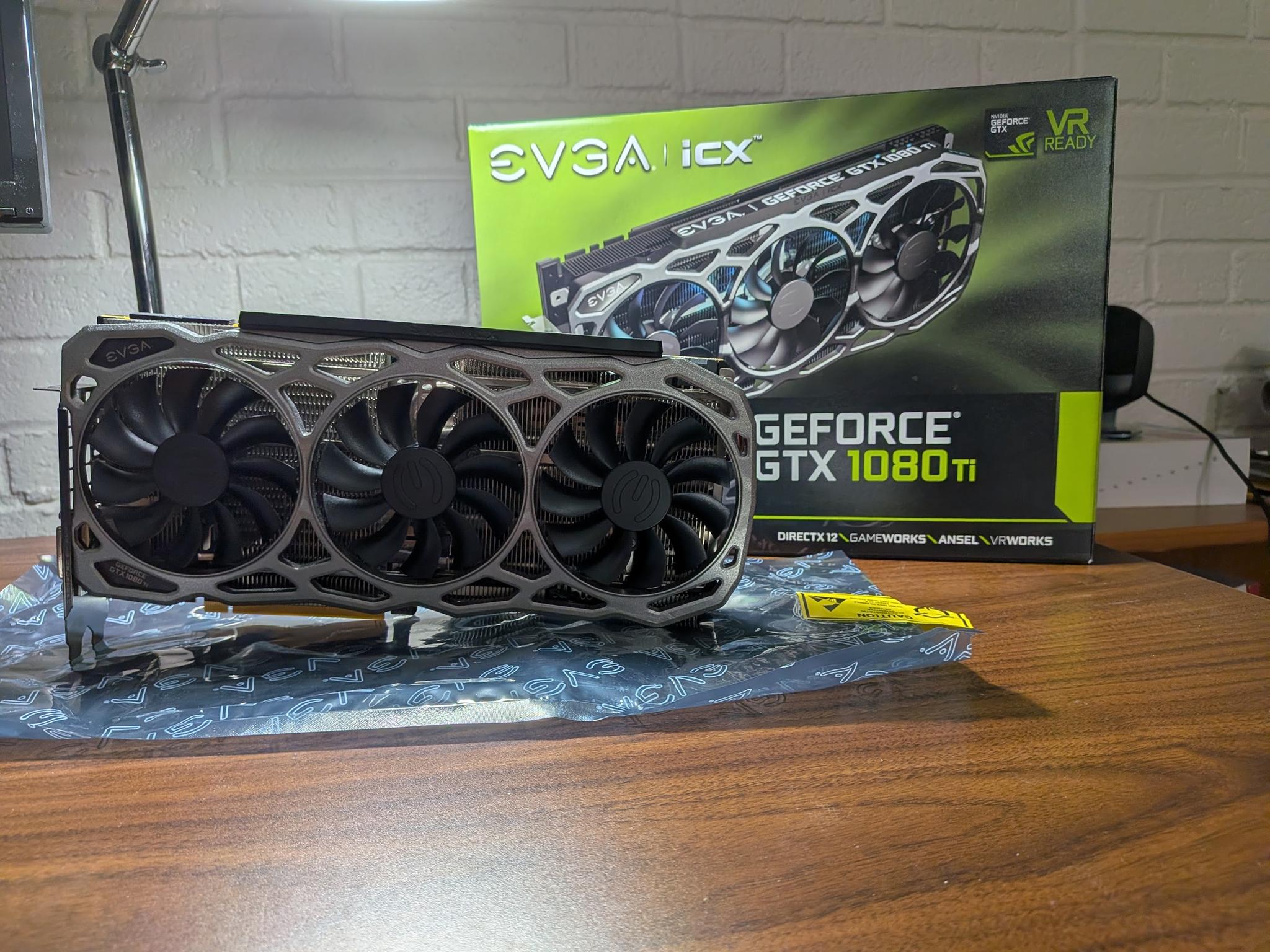 EVGA GeForce GTX 1080 Ti iCX GAMING - Image 1