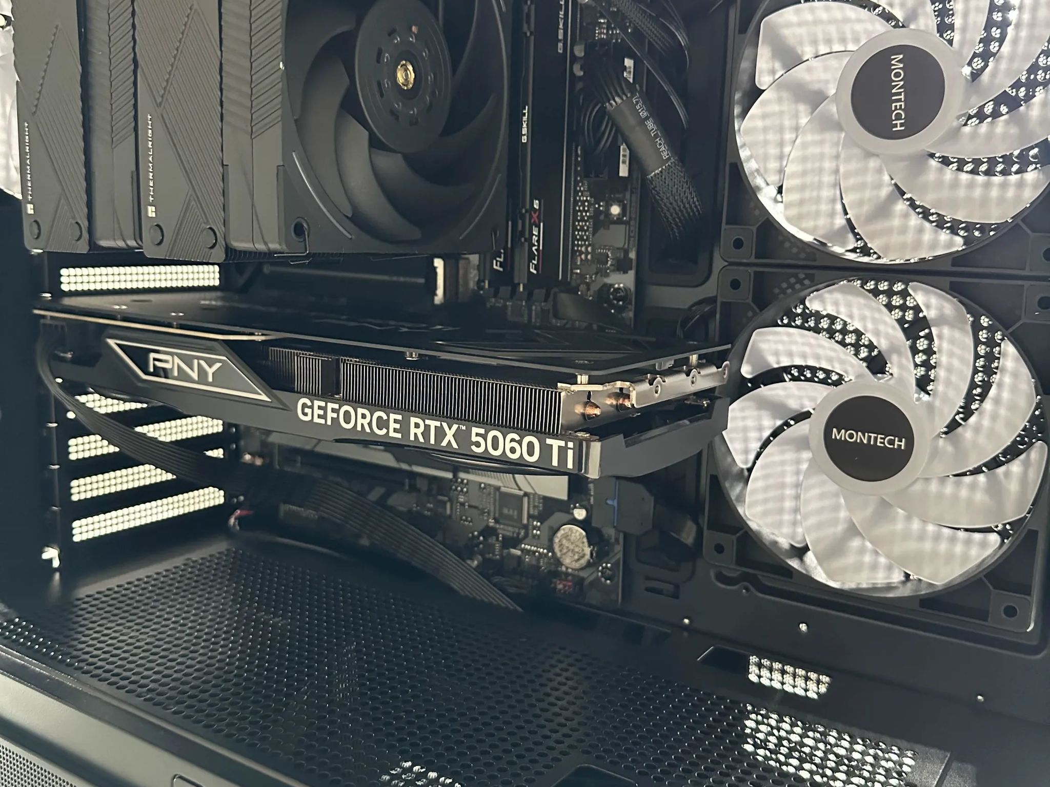 Ryzen 7 7700x | 5060 Ti 16gb | 32GB DDR5 - Gaming PC