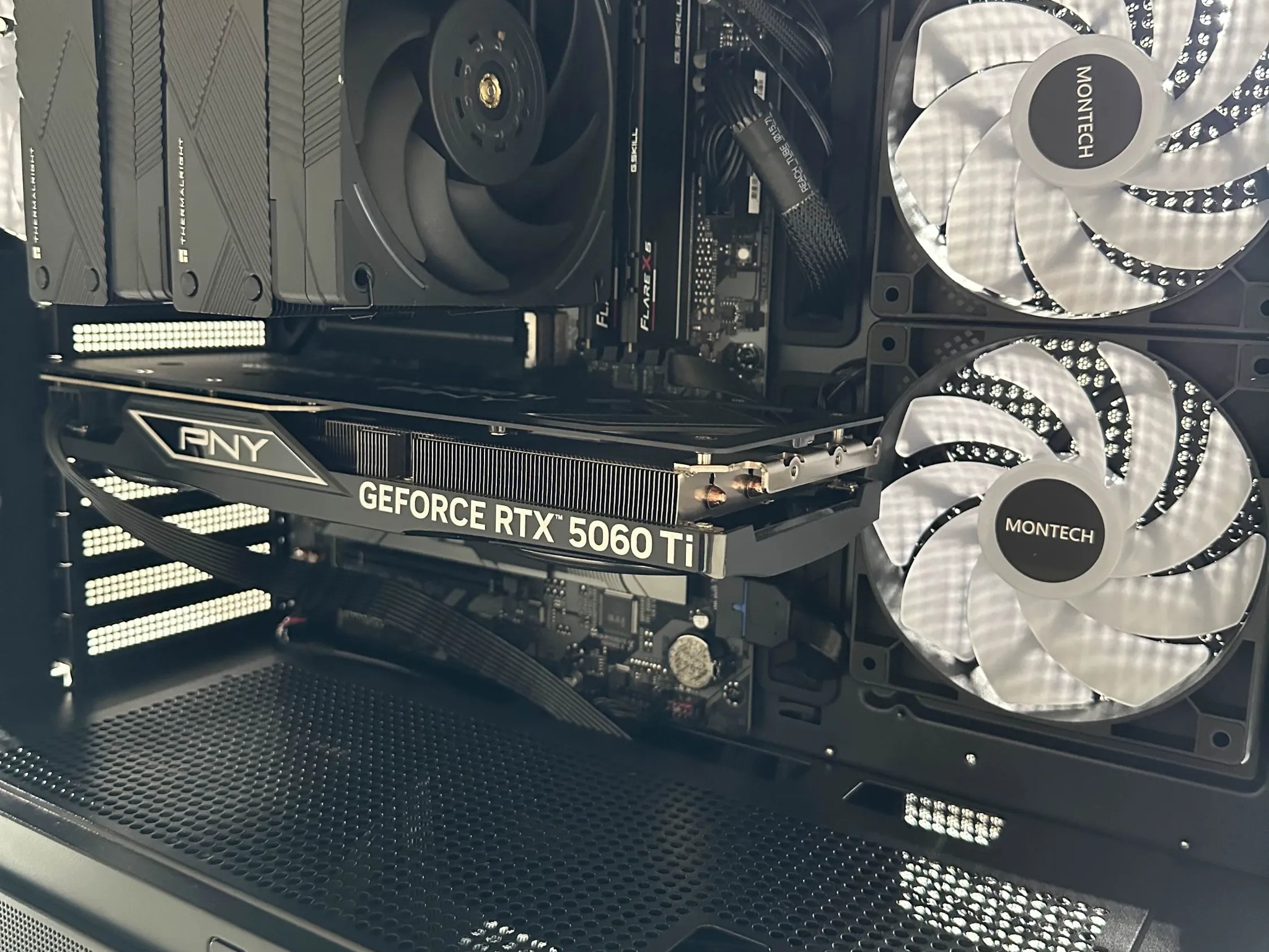Ryzen 7 7700x | 5060 Ti 16gb | 32GB DDR5 - Gaming PC