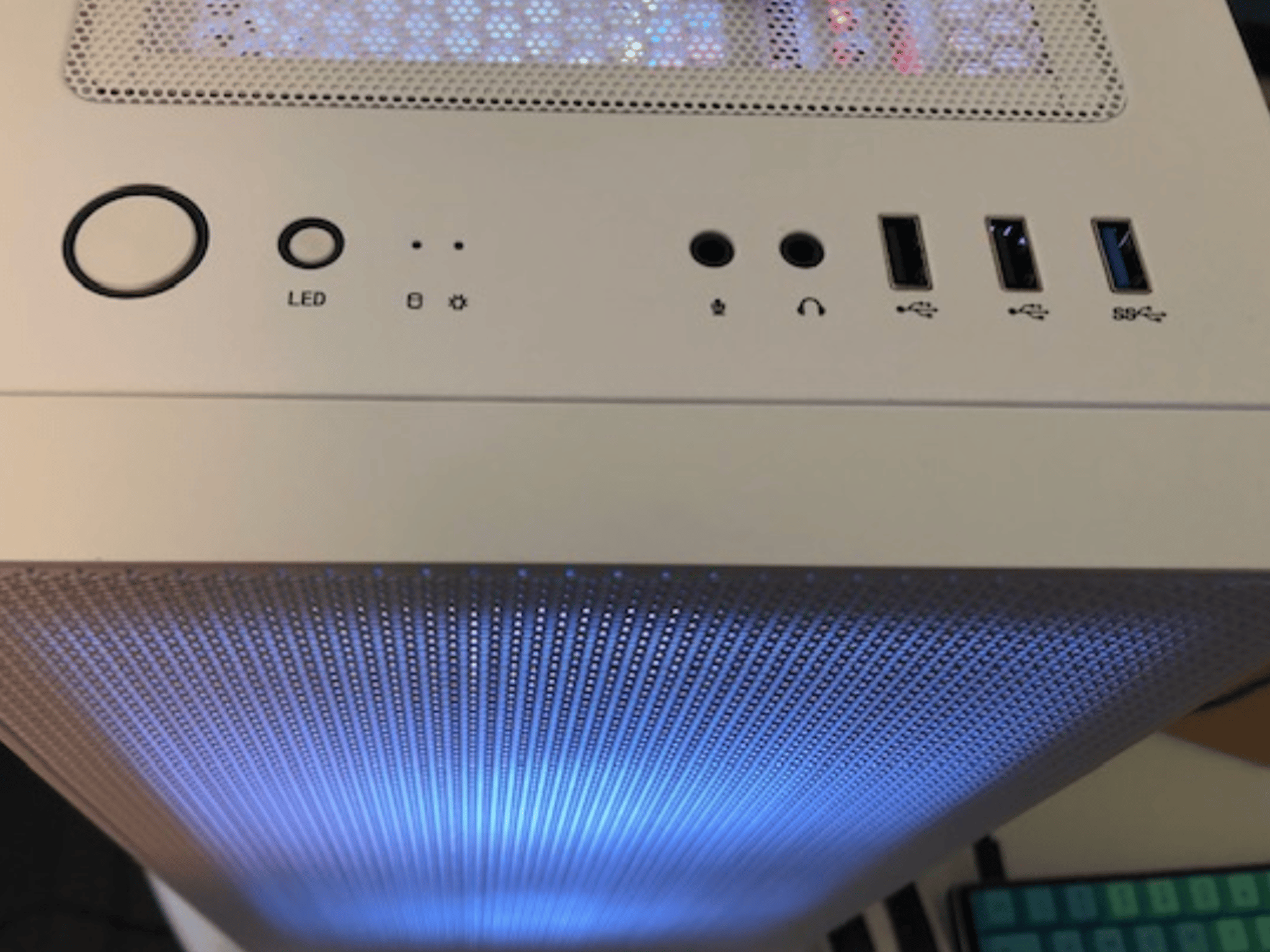 Budget 1080p all games White RGB PC | i3 8100 | rx 480 | 16gb ram | 1TB ssd
