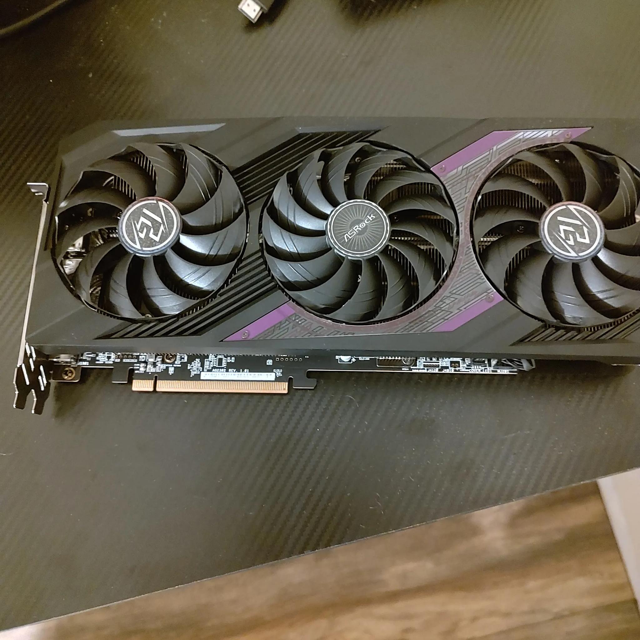 Asrock phantom gaming 7800XT with original box (almost new))