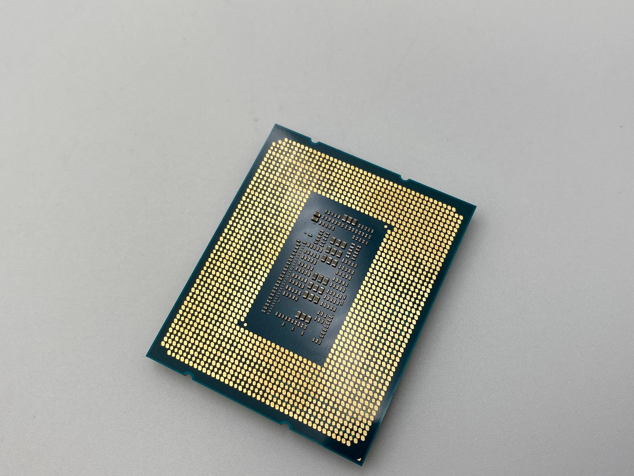 Intel Core i7-12700K Processor (5 GHz, 12 Cores, FCLGA1700)