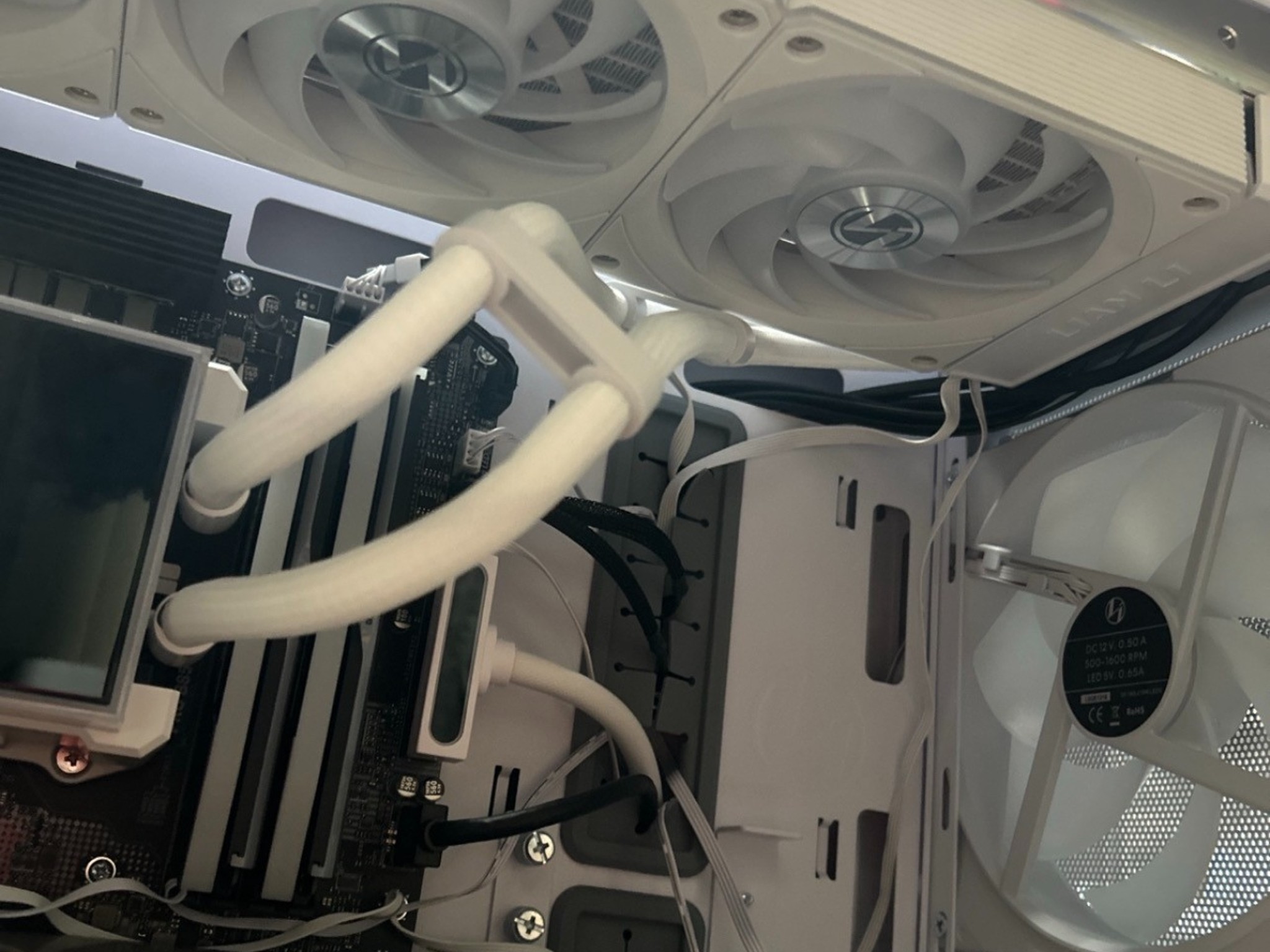Gaming PC Setup - Ryzen 7 9800X3D / RTX 5070 Ti 16GB / 32GB DDR5 / 3.25TB SSD / Full Peripherals