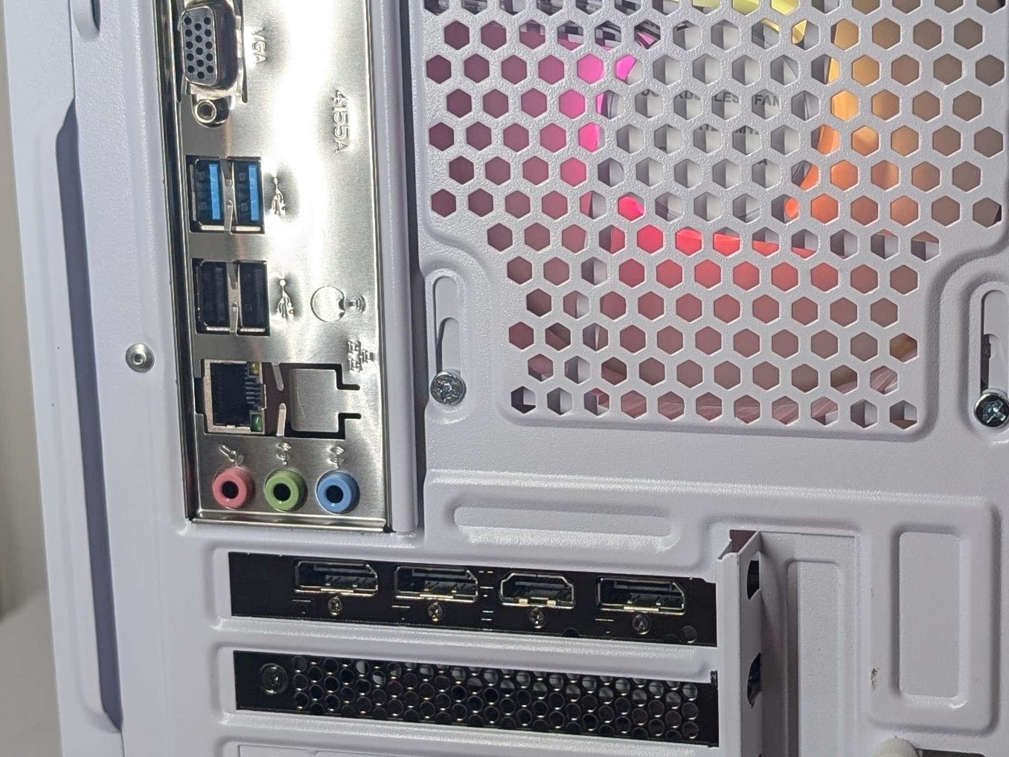 RX 6600XT | RYZEN 5 2600 | 500GB NVME | 16GB ddr4 | ALL WHITE