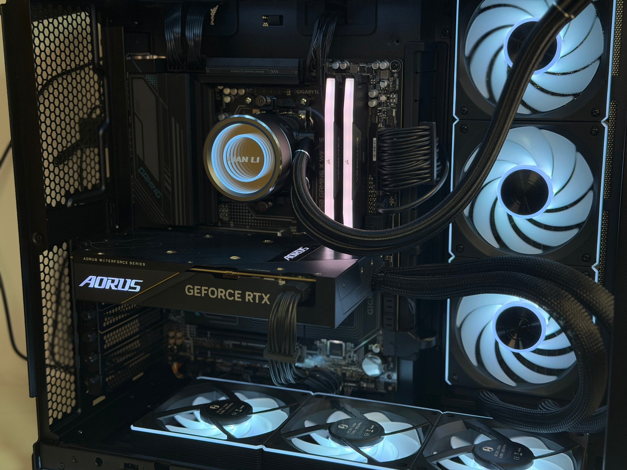 Liquid Cooled RTX 4080 | Ryzen 7 7700X | 2TB SSD | 32GB DDR5
