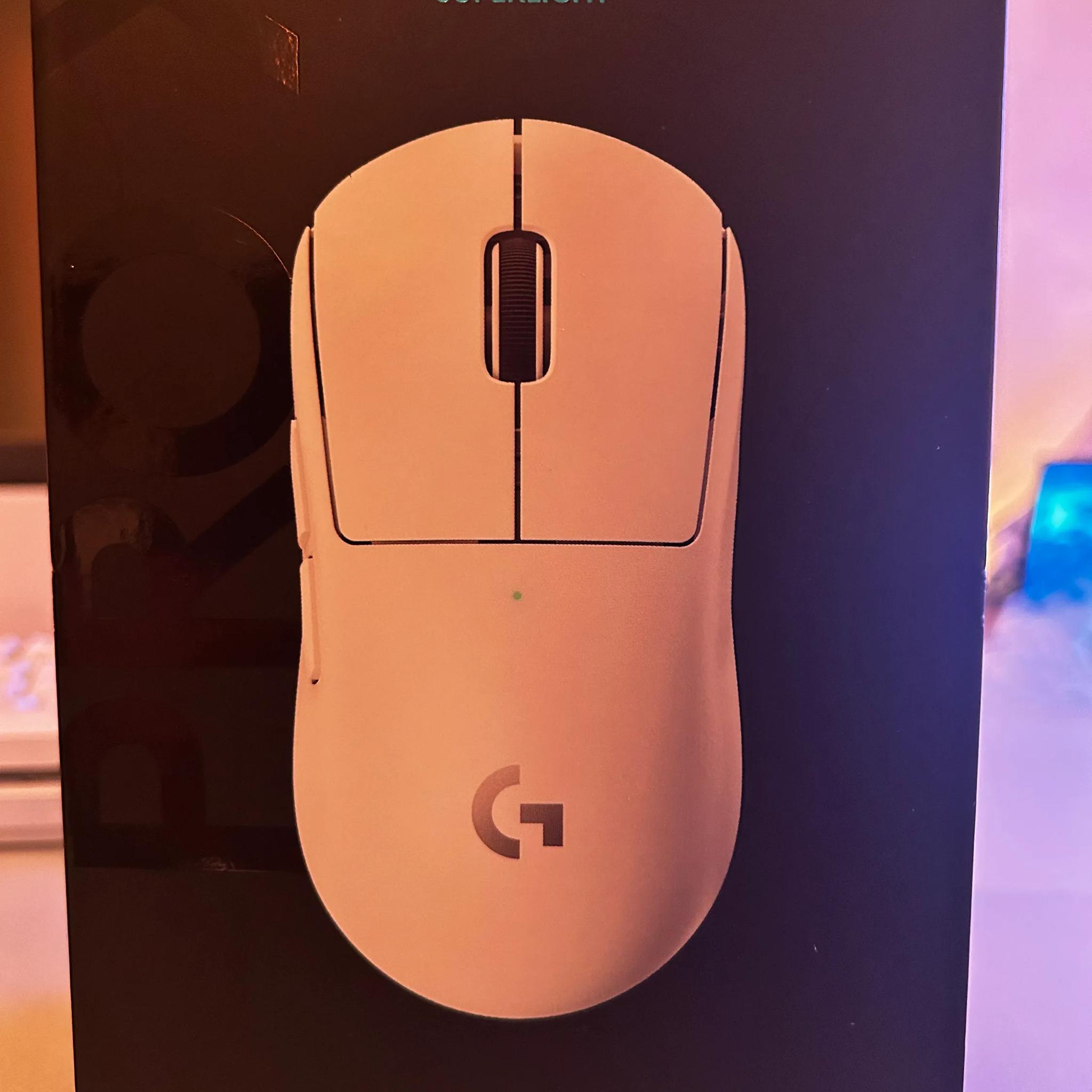 Logitech G PRO X Superlight Wireless Gaming Mouse, Ultra-Lightweight, Less than 1 hour of use