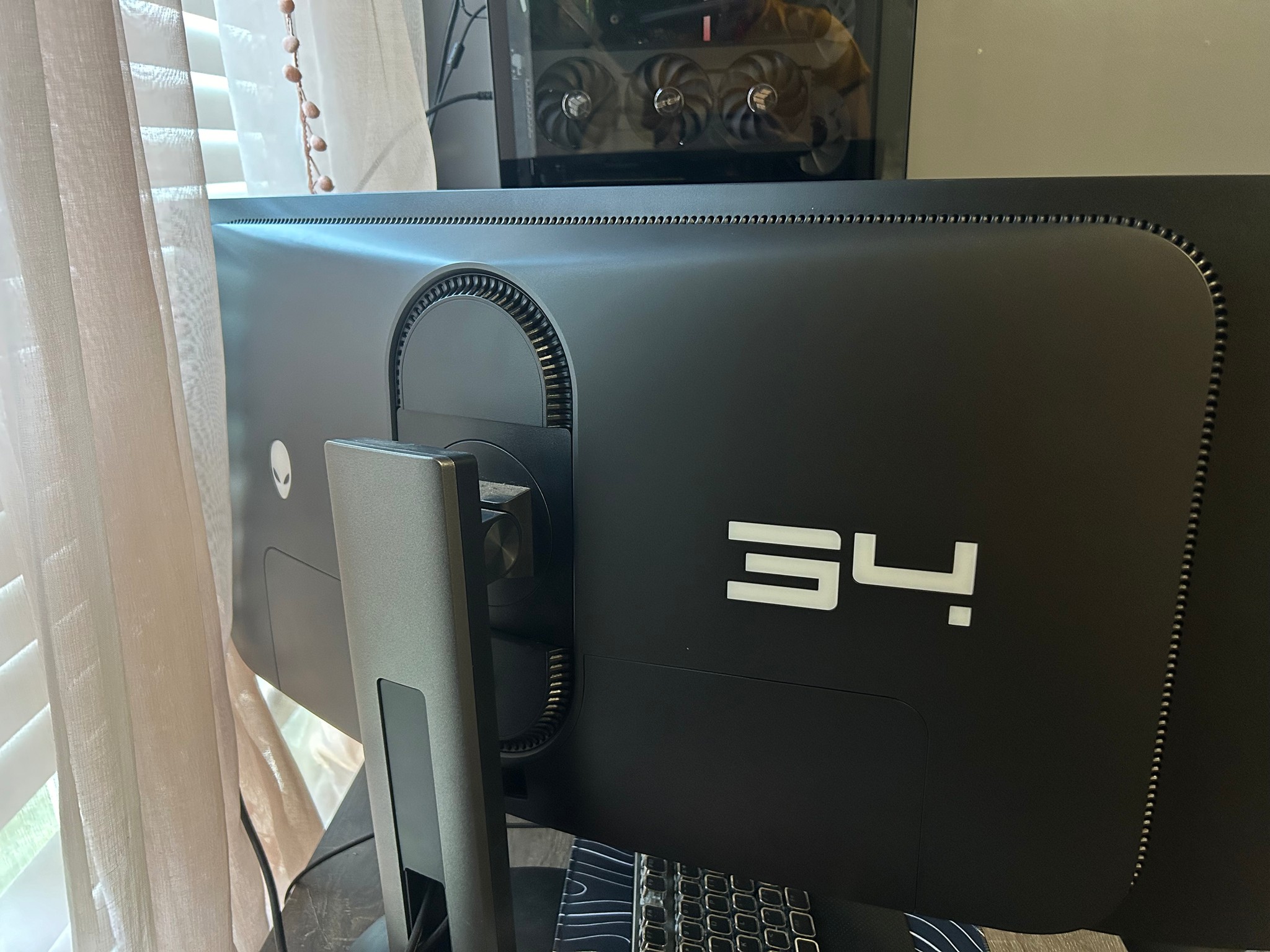 34 INCH curved Alienware OLED 1440p gaming monitor, AW3423DWF, NEW!!!!