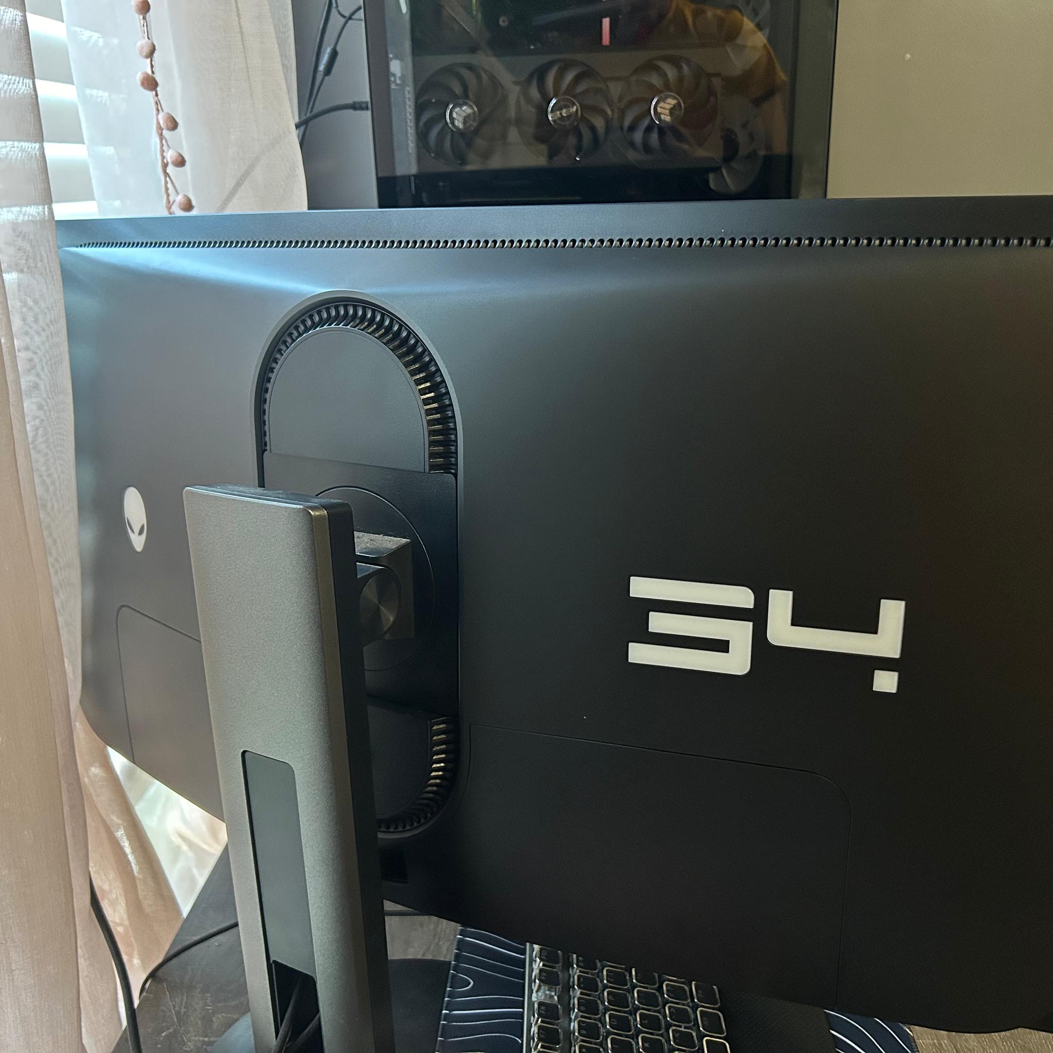 34 INCH curved Alienware OLED 1440p gaming monitor, AW3423DWF, NEW!!!!