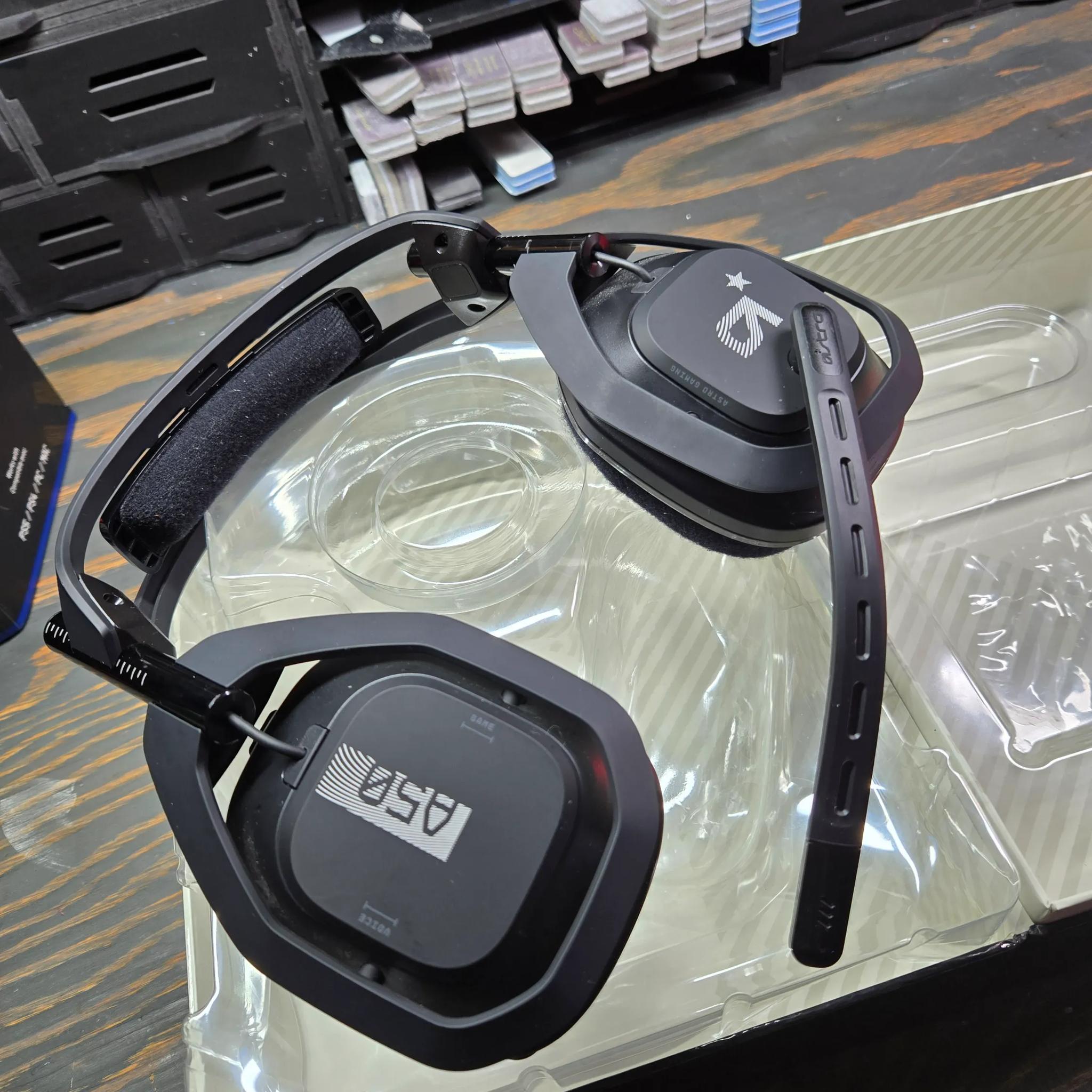 Like NEW Astro A50 + Base Station