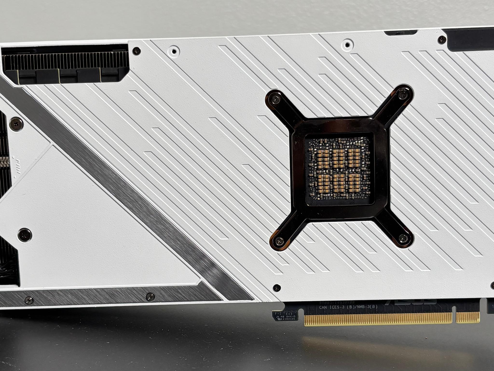 White ASUS ROG STRIX GAMING OC GeForce RTX 3080 10GB