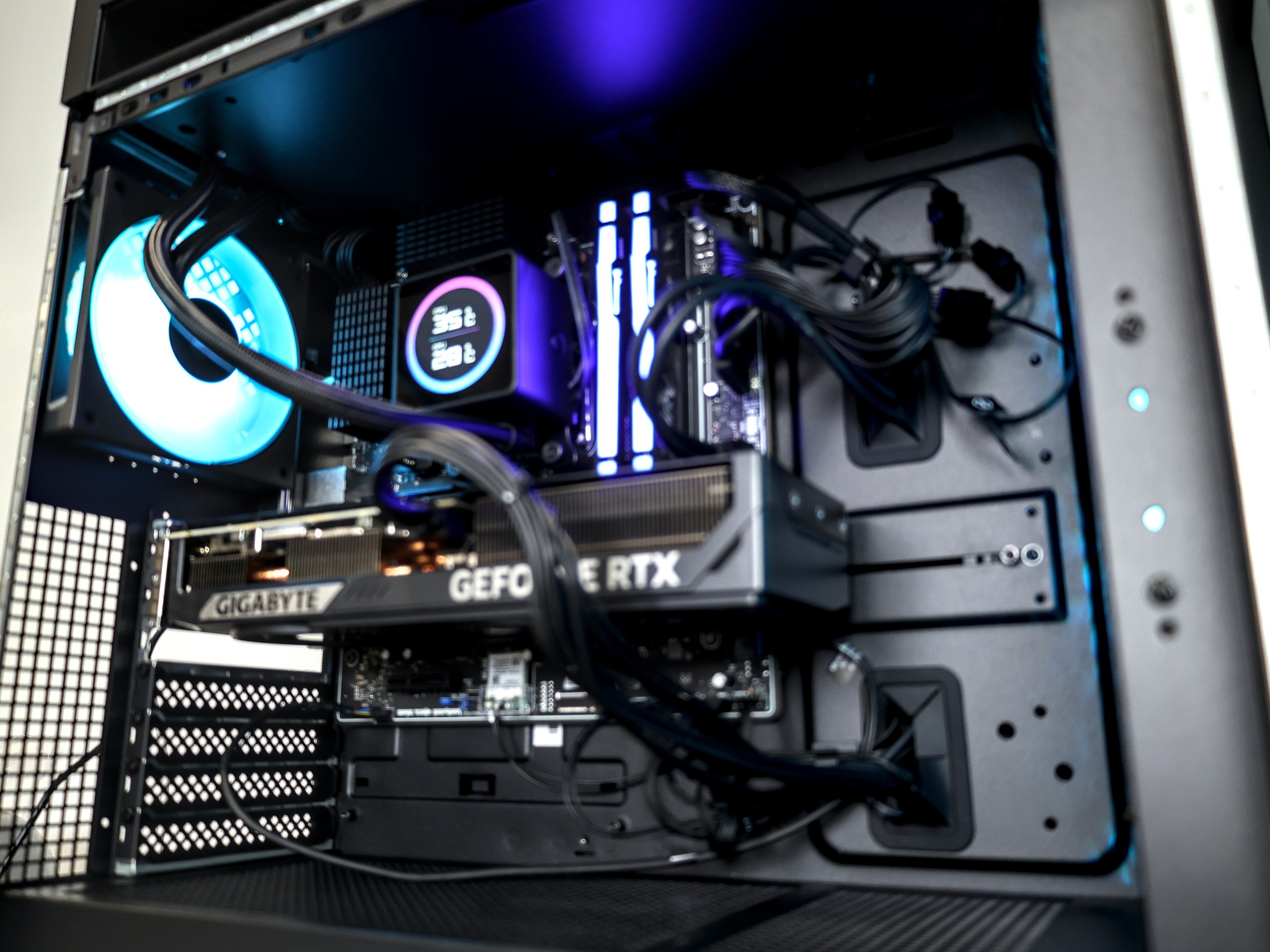 Omen 45L 9800X3D Prebuilt + 5070