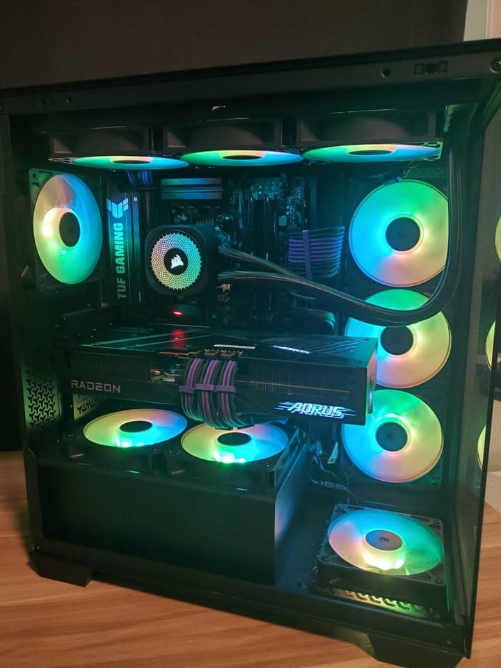 Radeon RX 9070 XT Custom Gaming PC - Ryzen 7 9850X3D, 32GB RAM