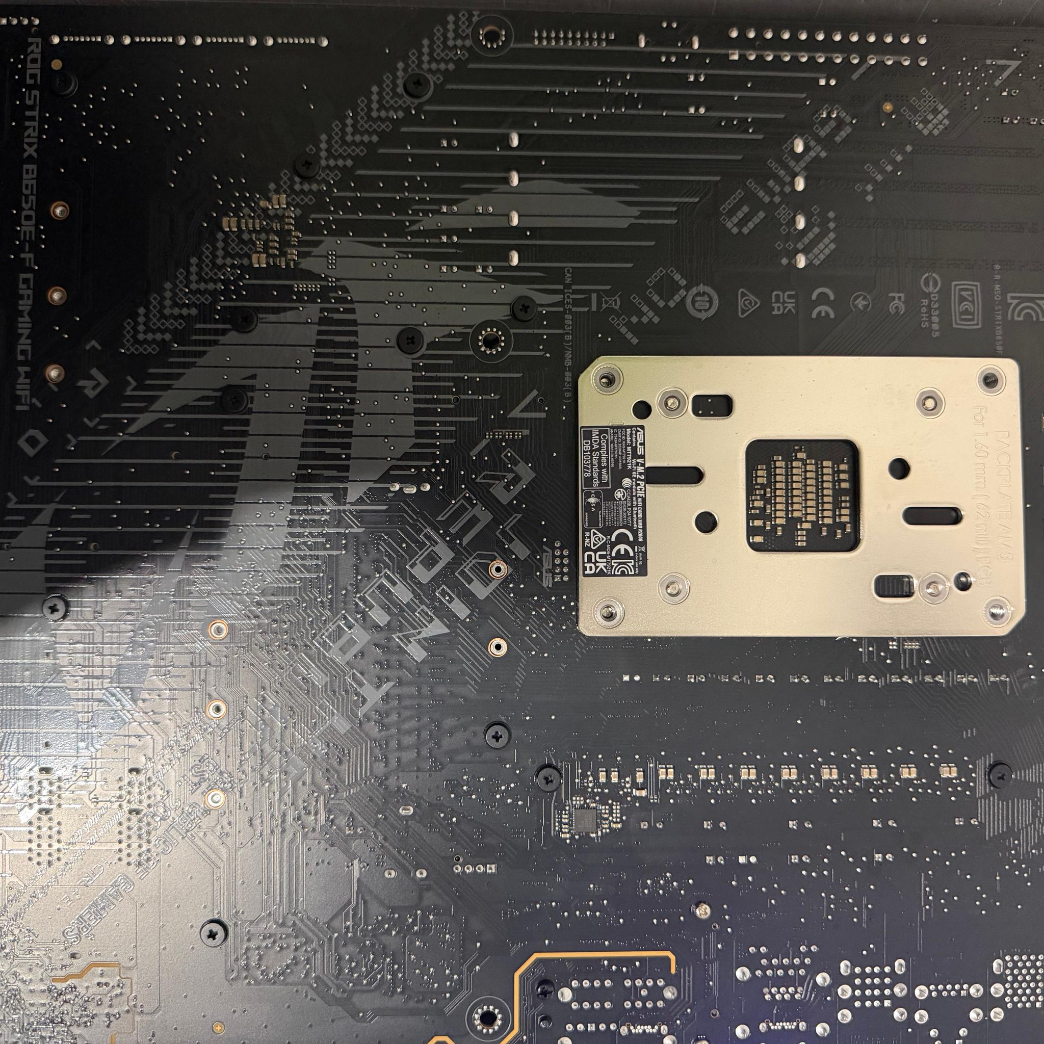 Ryzen 5 9600X, ASUS ROG STRIX B650 F Gaming Wifi, Arctic AIO COMBO