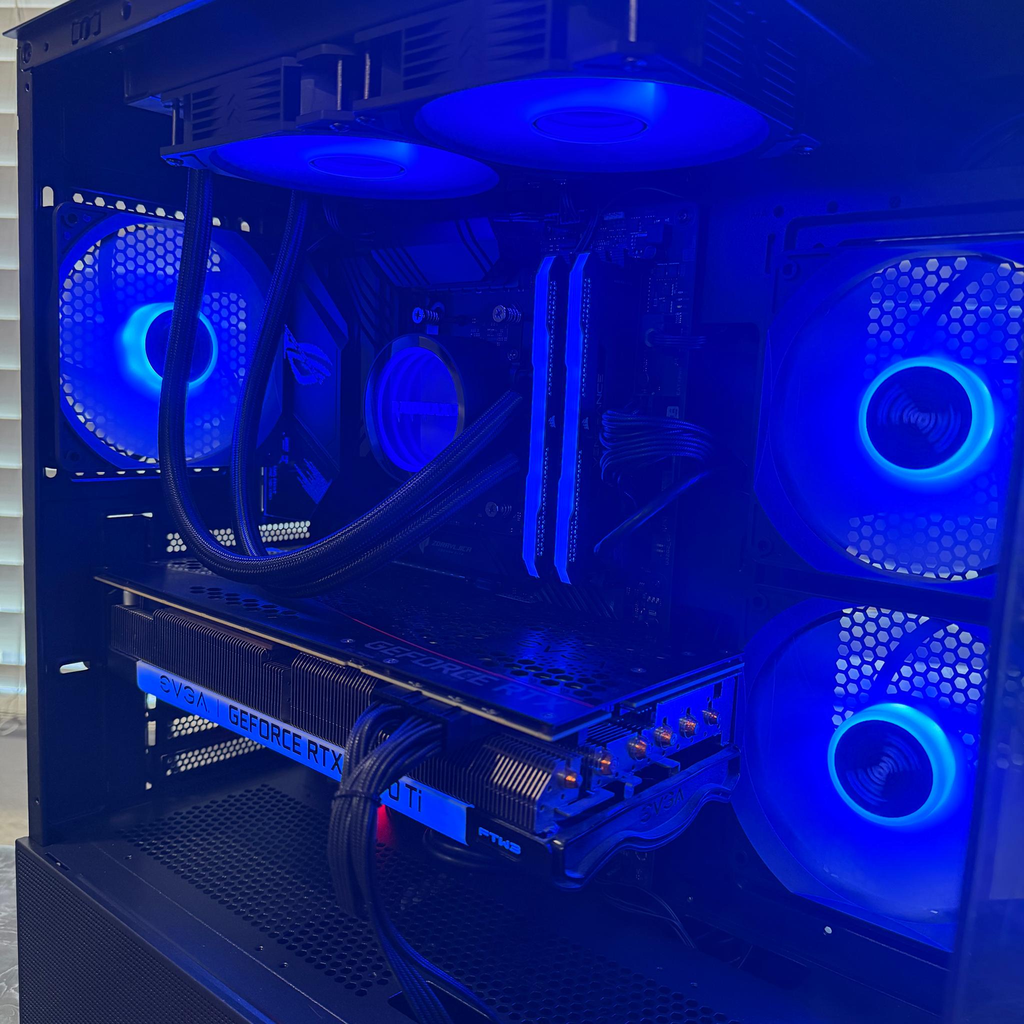 Gaming PC: Ryzen 7 5800X, RTX 3070 TI 8 GB, 32 GB DDR4, 1 TB SSD, Windows 11 activated, WIFI & BT