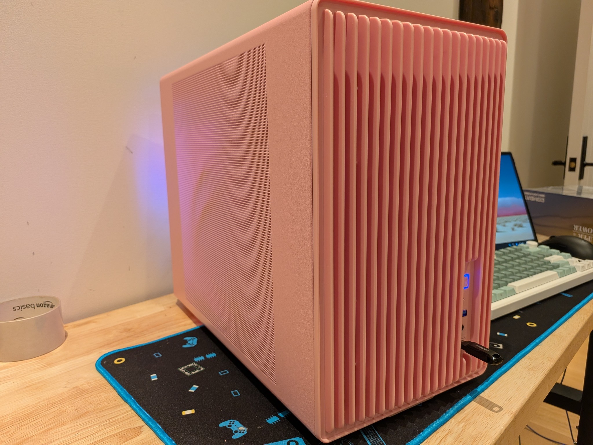 1440p Barbie Beast - RTX 5070, Ryzen 5 9600X, 32 GB DDR5 RAM, 1 TB NVME, RGB, Liquid Cooled