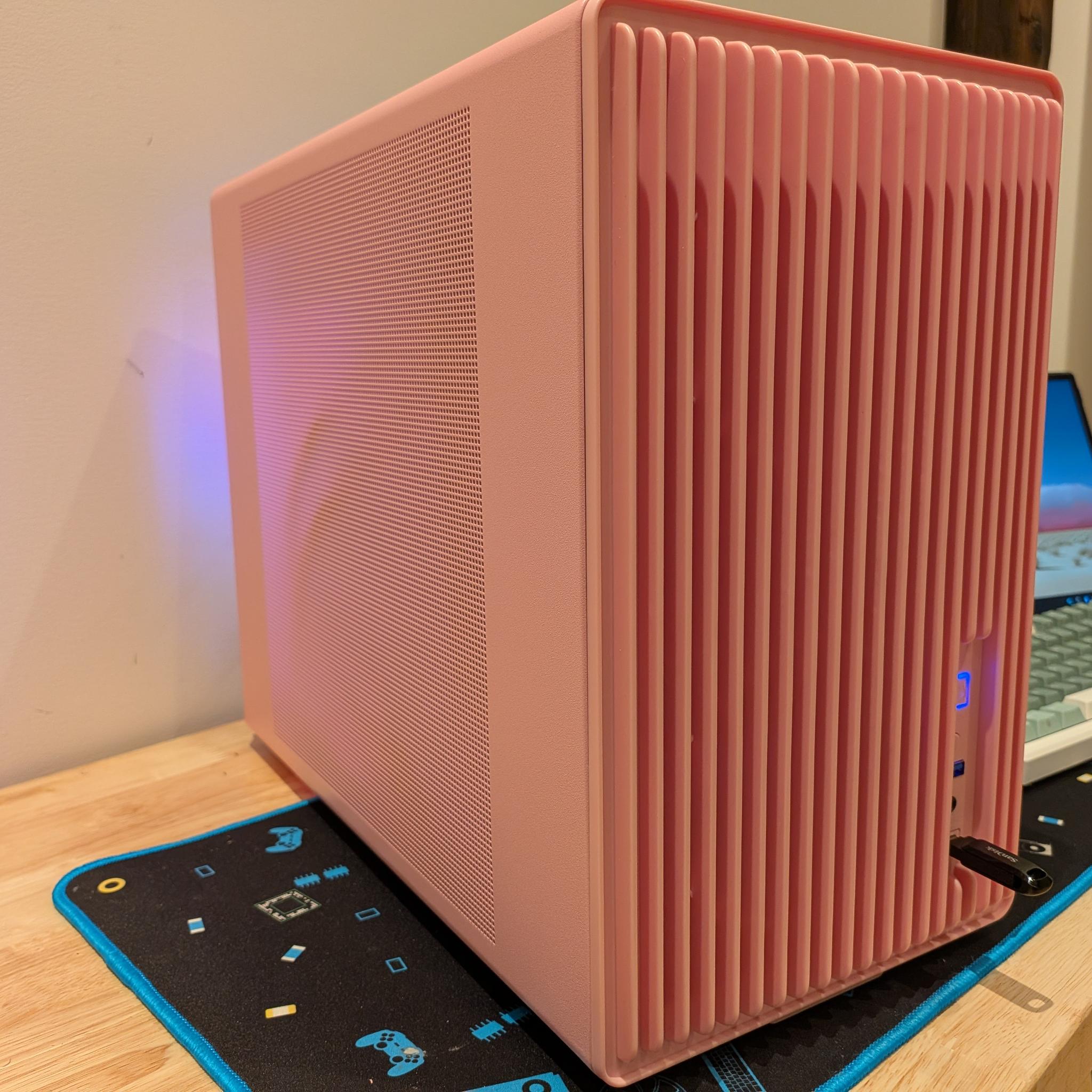 1440p Barbie Beast - RTX 5070, Ryzen 5 9600X, 32 GB DDR5 RAM, 1 TB NVME, RGB, Liquid Cooled