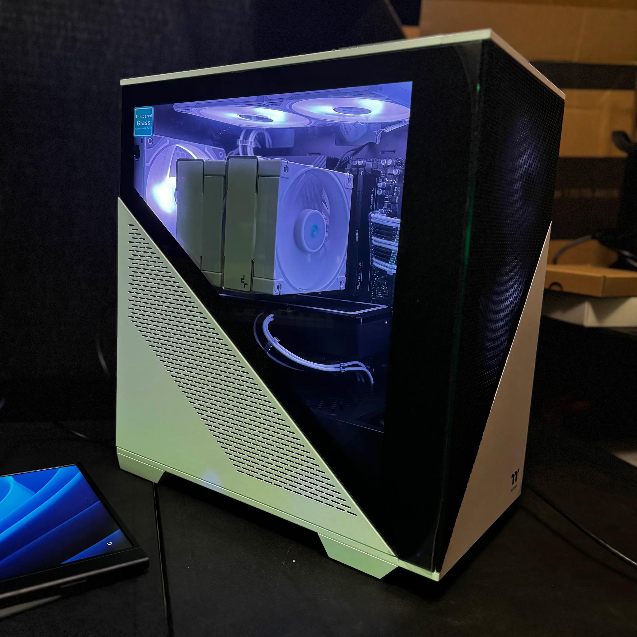 StormShade | RTX 4070 12 GB GDDR6X | Ryzen 5 7600 | 32 GB DDR5 | 2 TB SSD | High End Gaming PC