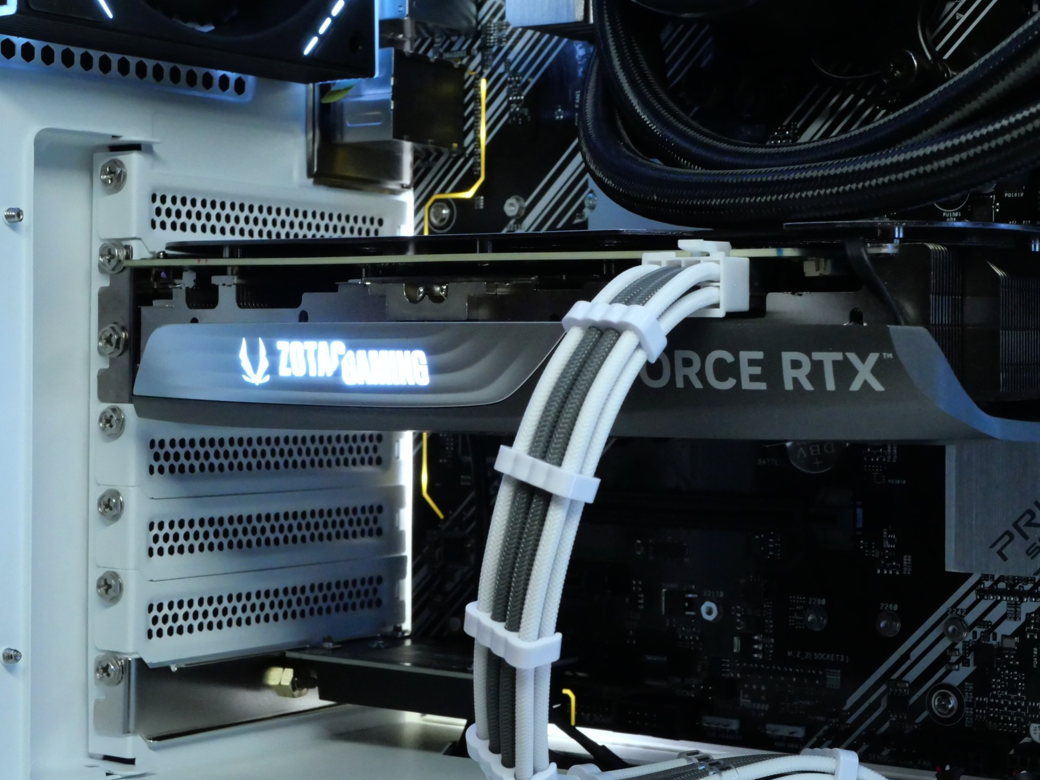 🔳 RTX 4060ti, Ryzen 7 5800X, 32GB ram, 1TB 4.0 nvme