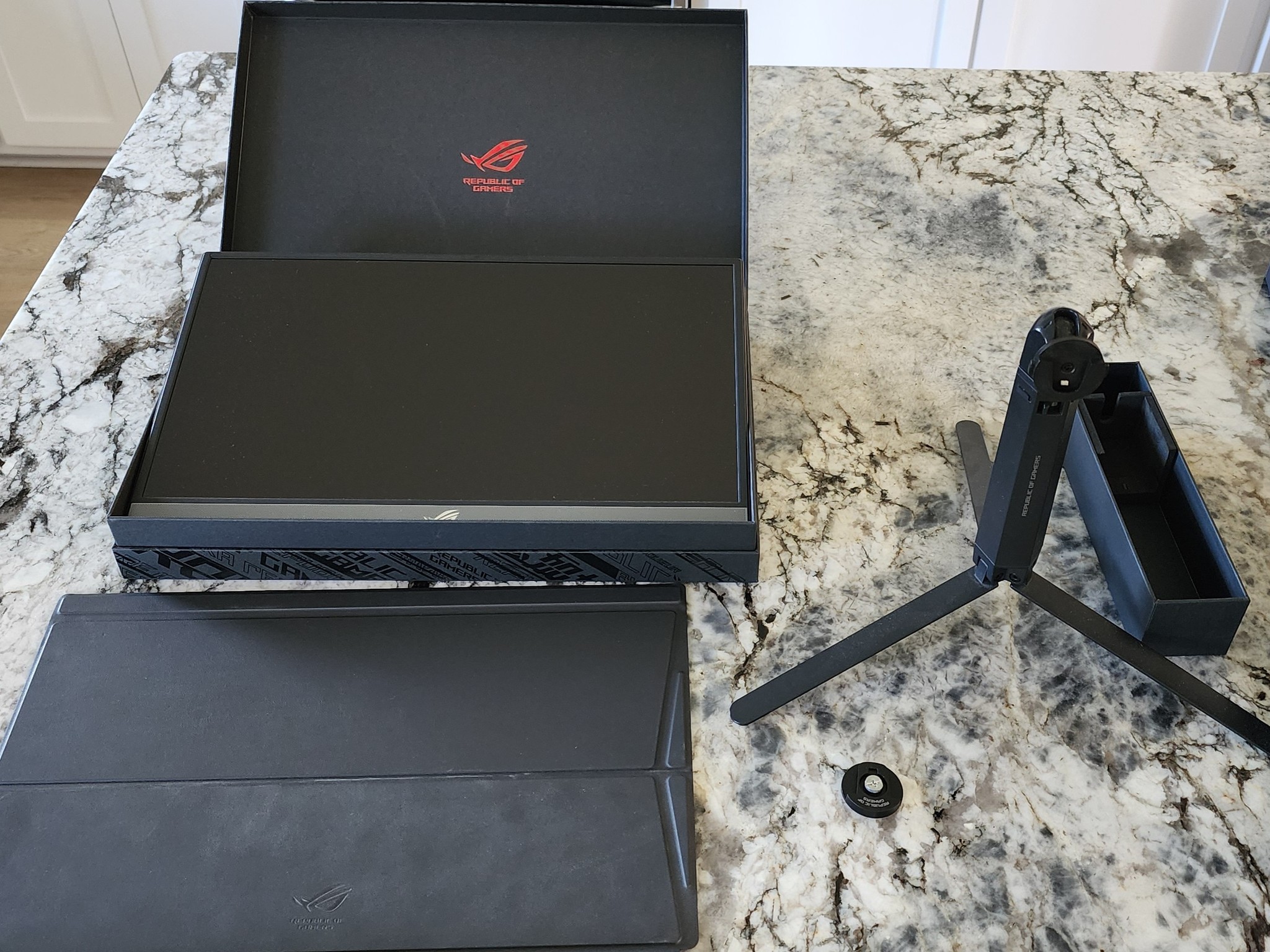 ASUS ROG STRIX XG17AHP