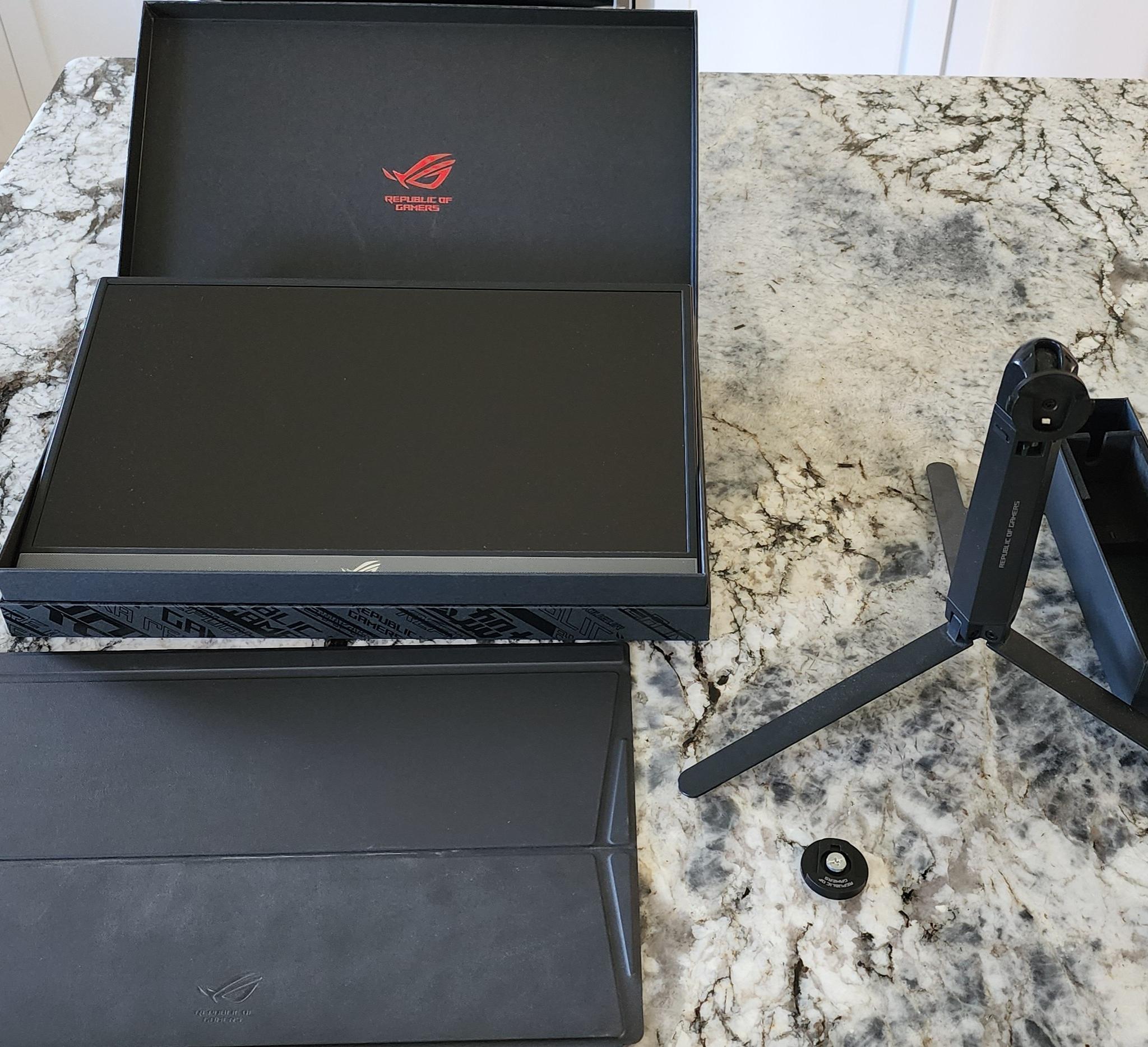 ASUS ROG STRIX XG17AHP