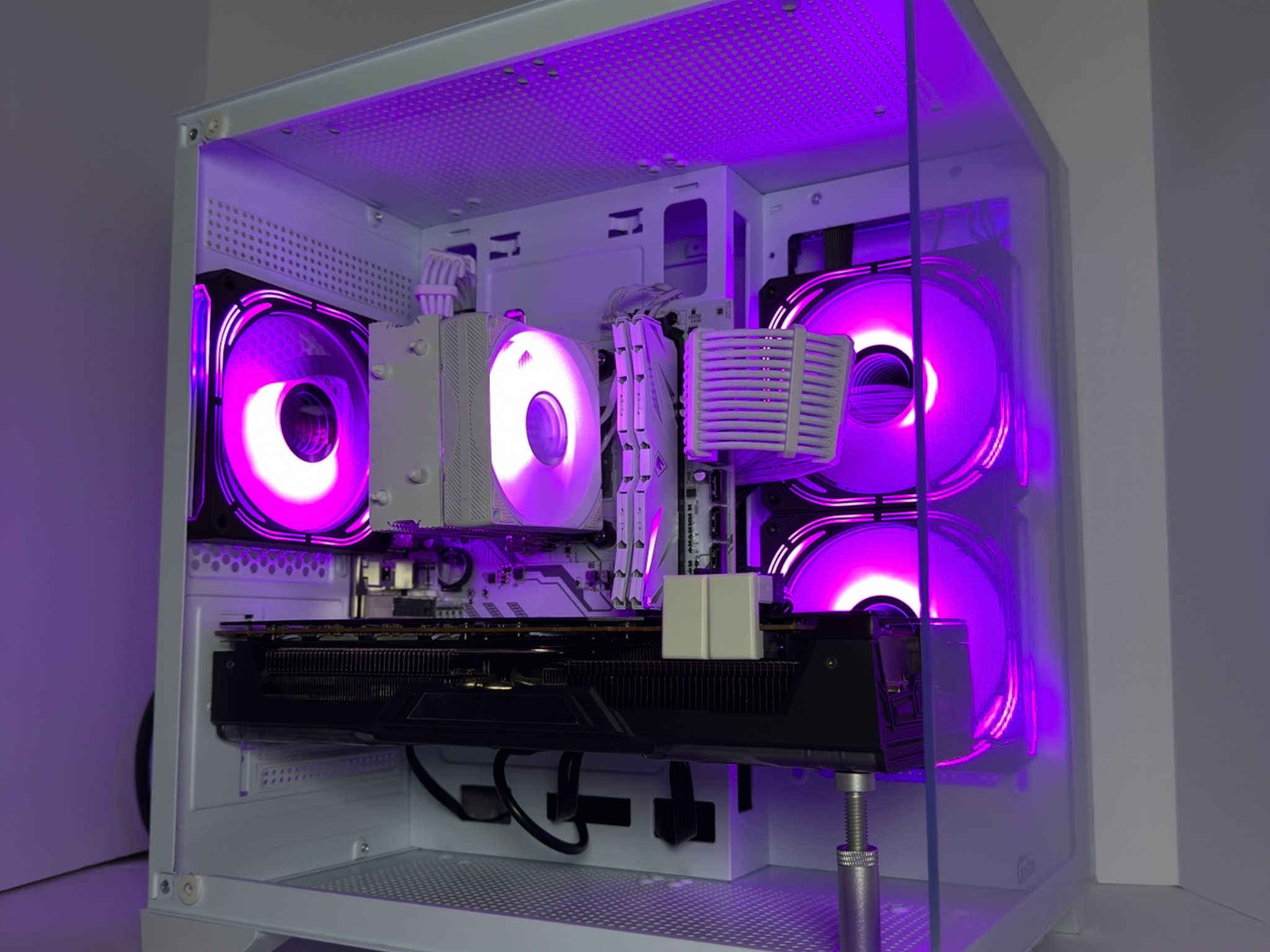 🌐WHITEOUT🌐 1080p | RX Vega 64 | Ryzen 5 3600 | 16GB DDR4 3200MHz | 1TB M.2 NVMe