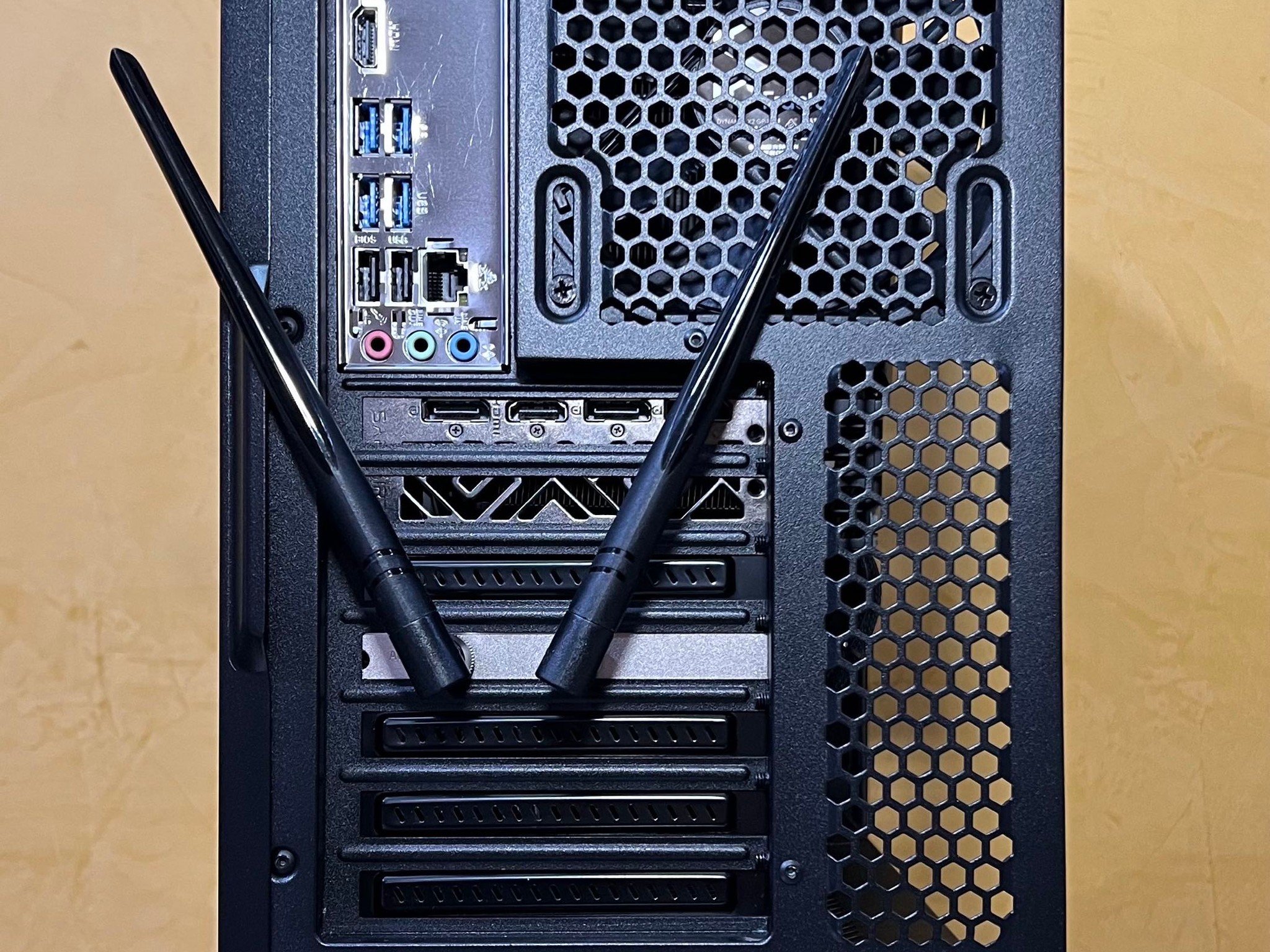 Intel 11400 / RX 5700XT / 1TB NVMe SSD / 16GB DDR4 RAM