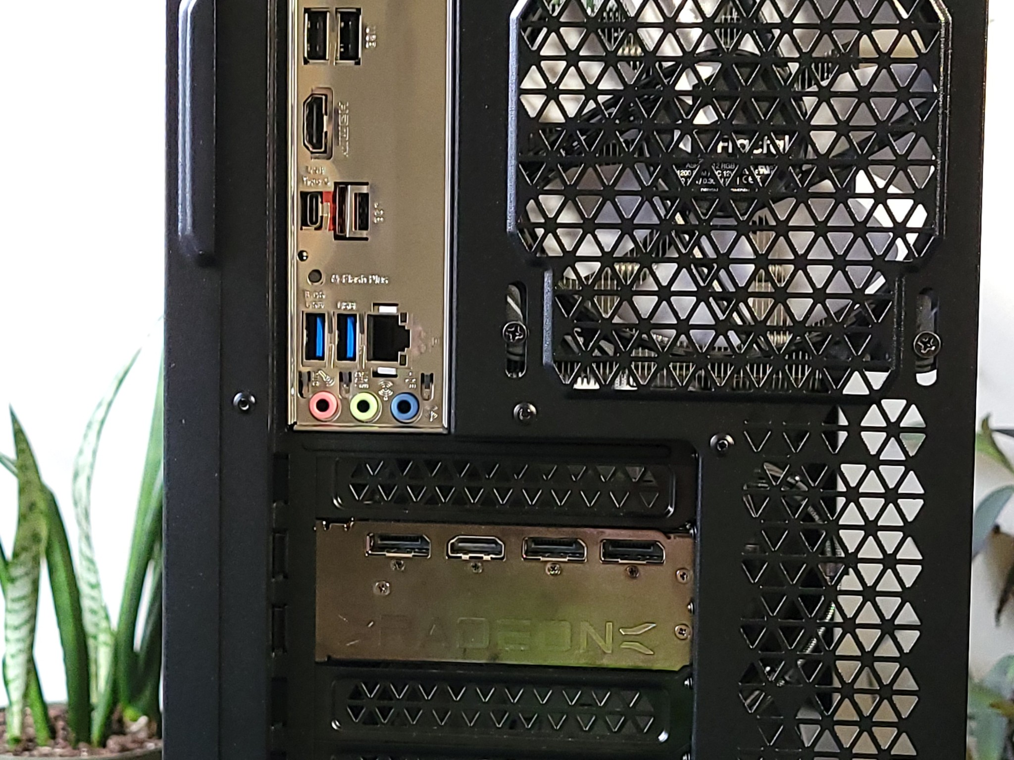 RYZEN 5 5600 | RX 6750XT | 32GB RAM | 1TB STORAGE | WINDOWS 11 ACTIVATED