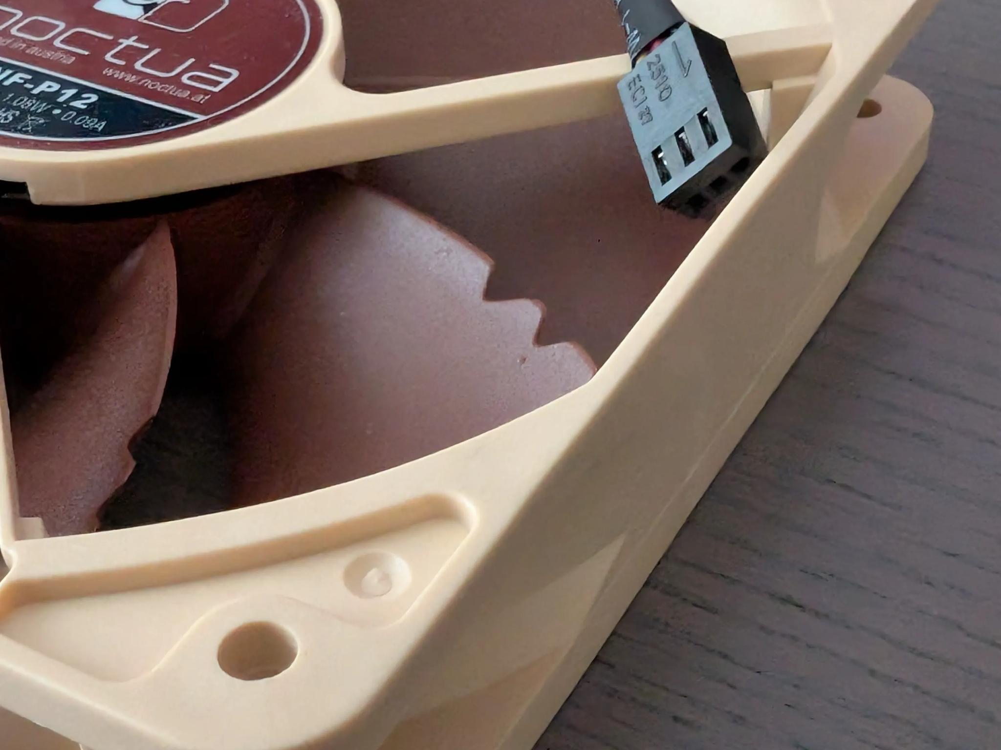 Noctua NF-P12 (Non-PWM) x 3