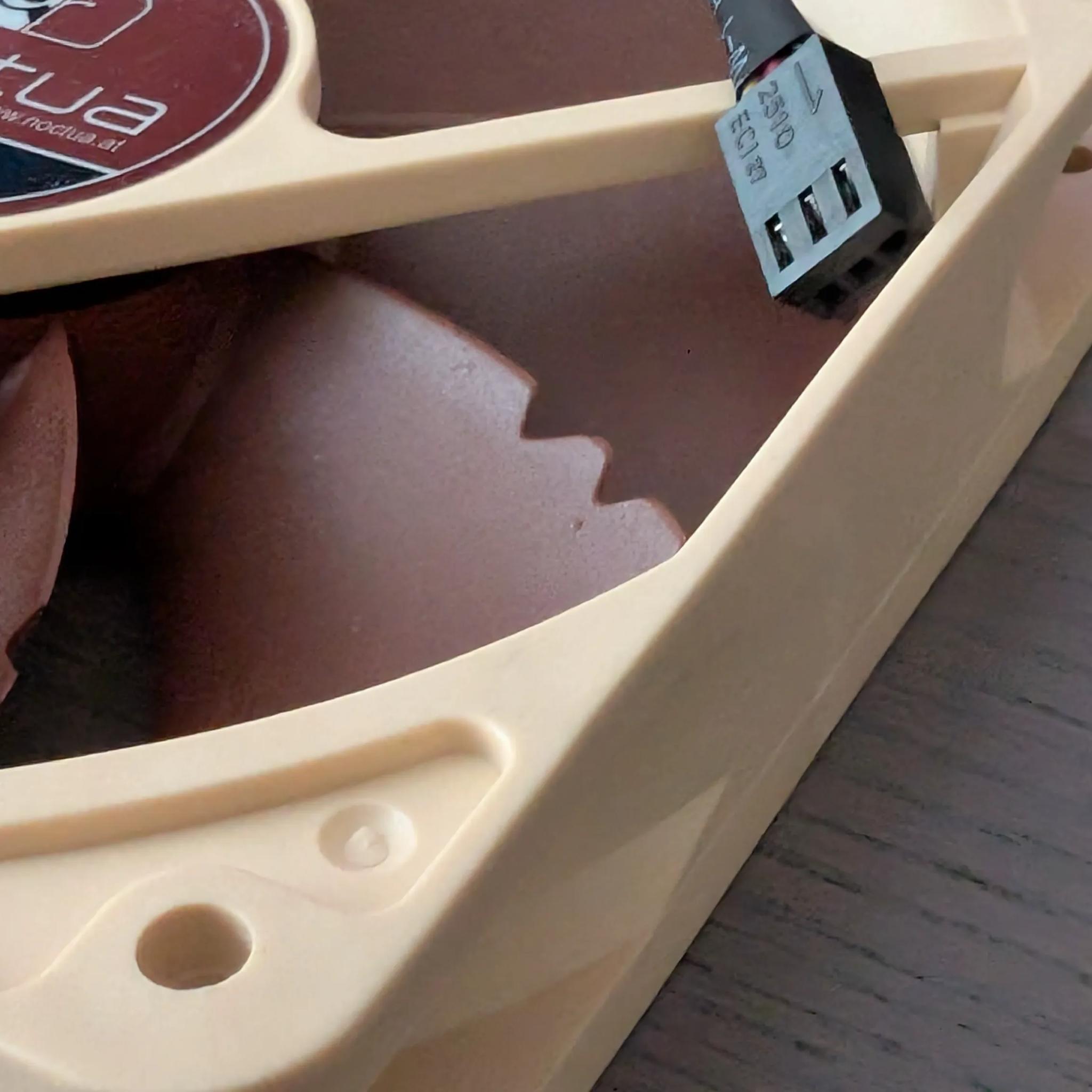 Noctua NF-P12 (Non-PWM) x 3