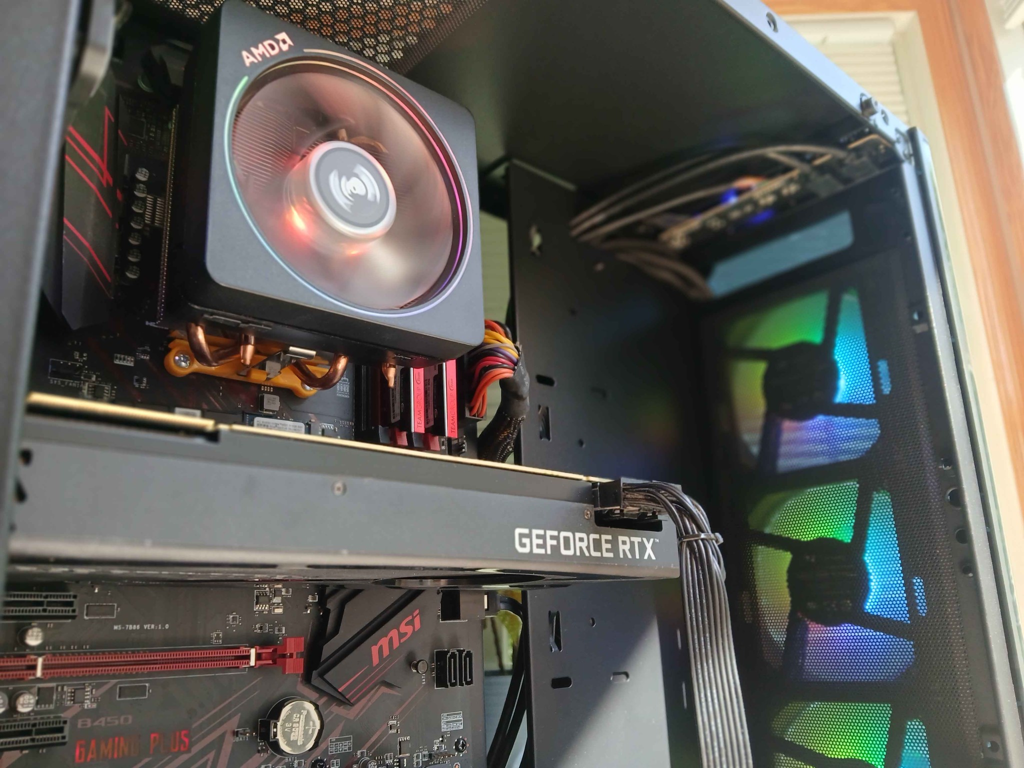 RTX 2080ti | Ryzen 7 3800x | 16gb RAM | 1tb Storage | RGB