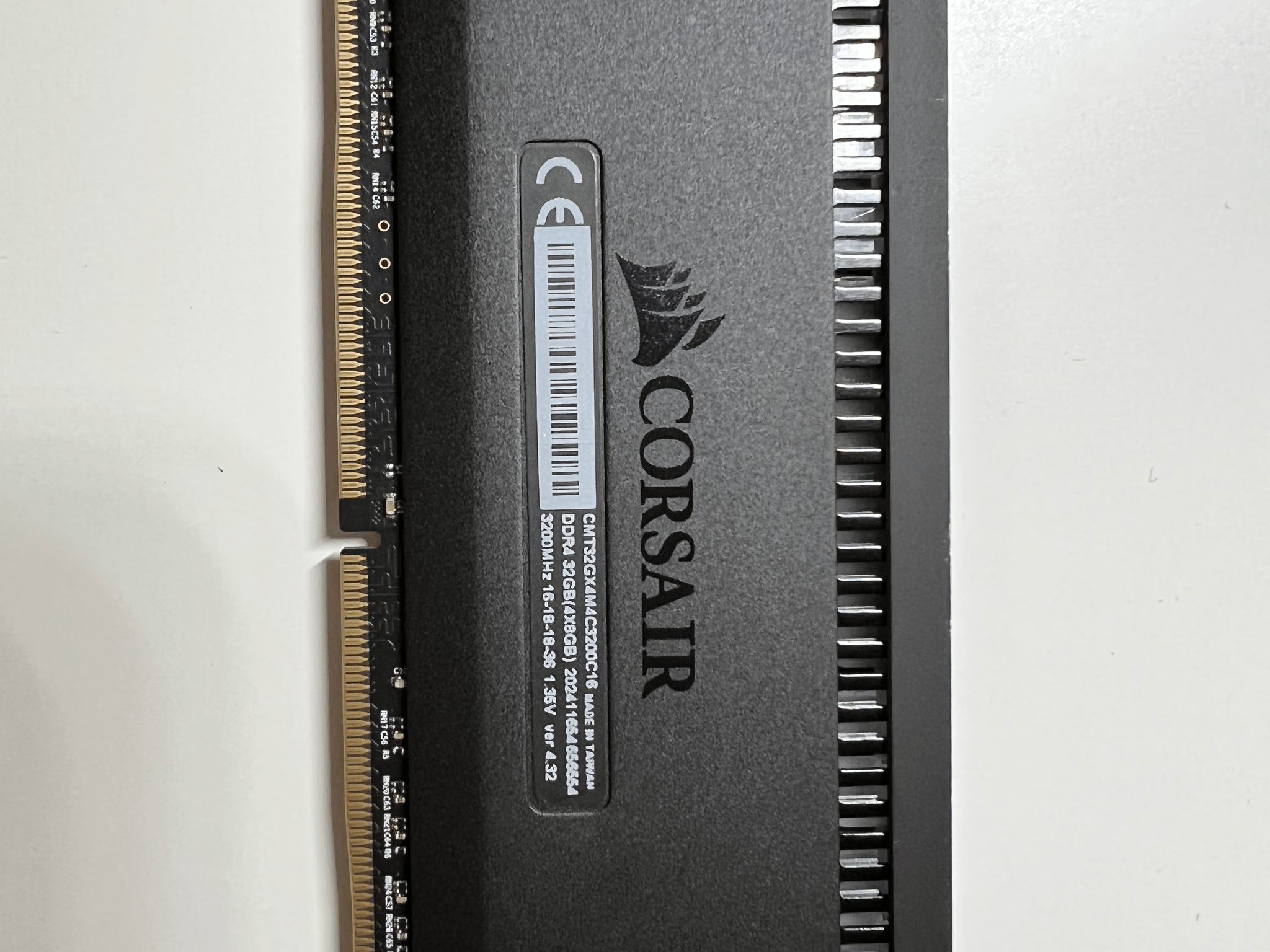 DOMINATOR PLATINUM RGB 32GB (4 x 8GB) DDR4 DRAM 3200MHz C16 Memory Kit