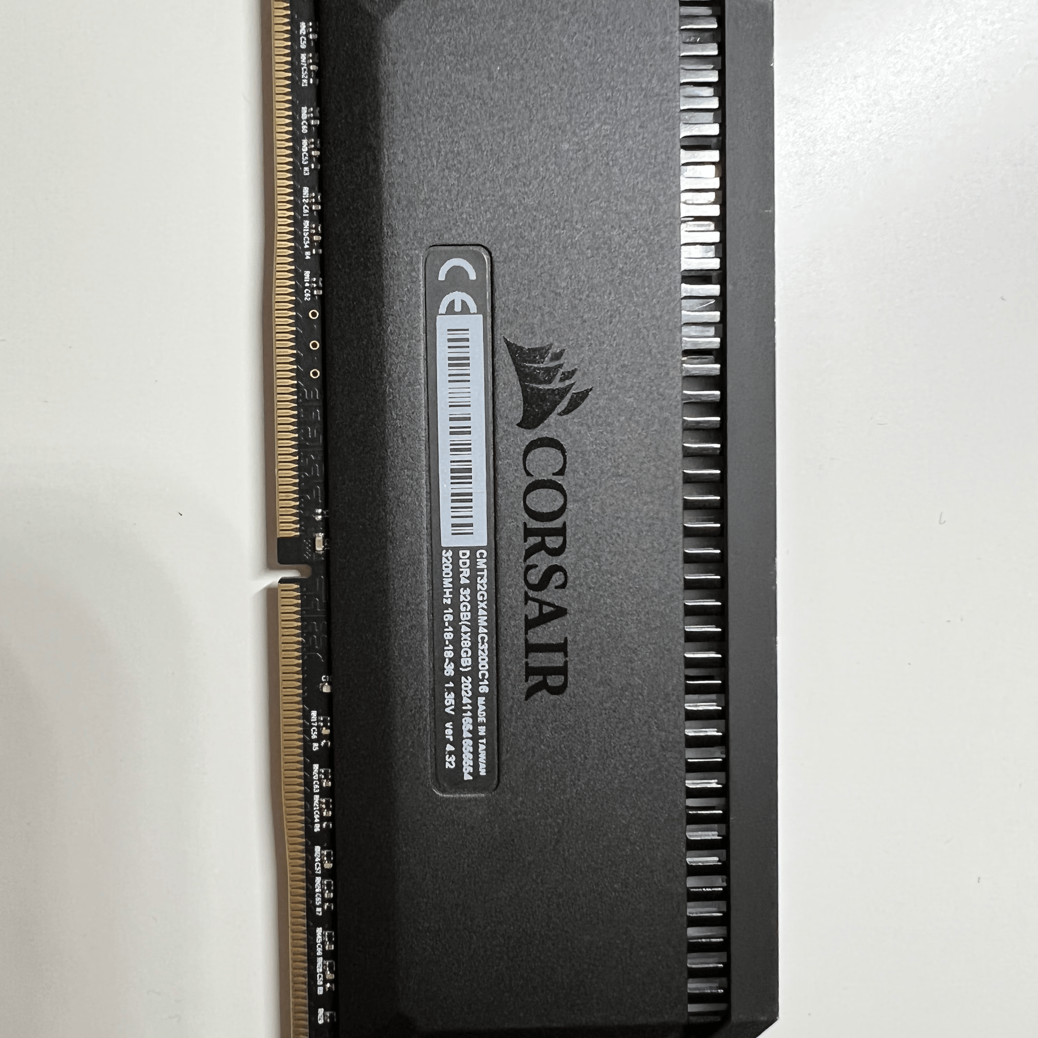DOMINATOR PLATINUM RGB 32GB (4 x 8GB) DDR4 DRAM 3200MHz C16 Memory Kit