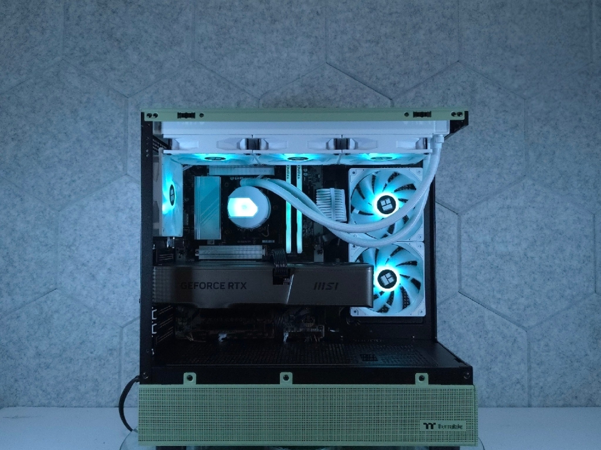 RTX 4070 Ti Super 💚 Core Ultra 7 265F