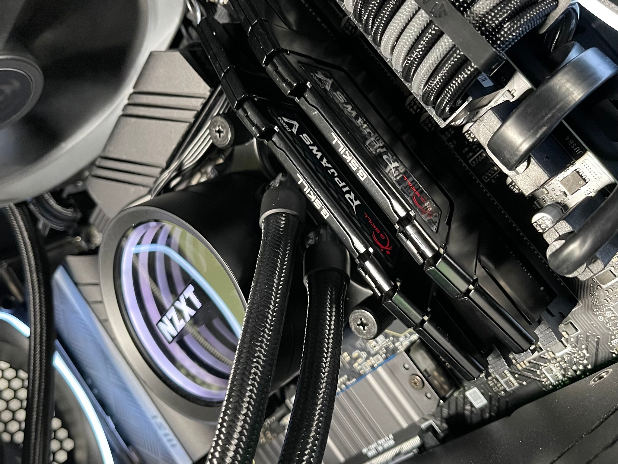 Gaming PC | INTEL i9 12900K | RTX 3080 10GB| 32GB DDR4 3600 C16 | 2TB GEN4 SSD