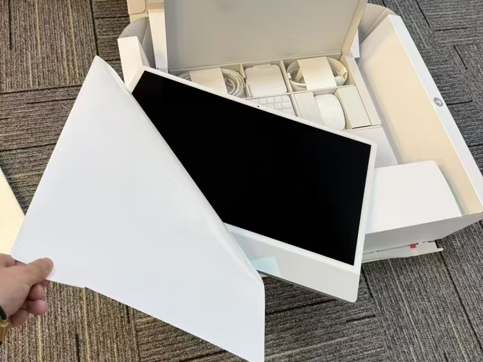 Apple iMac 24-inch M4 16GB 256GB SSD Silver with Magic Keyboard and Trackpad