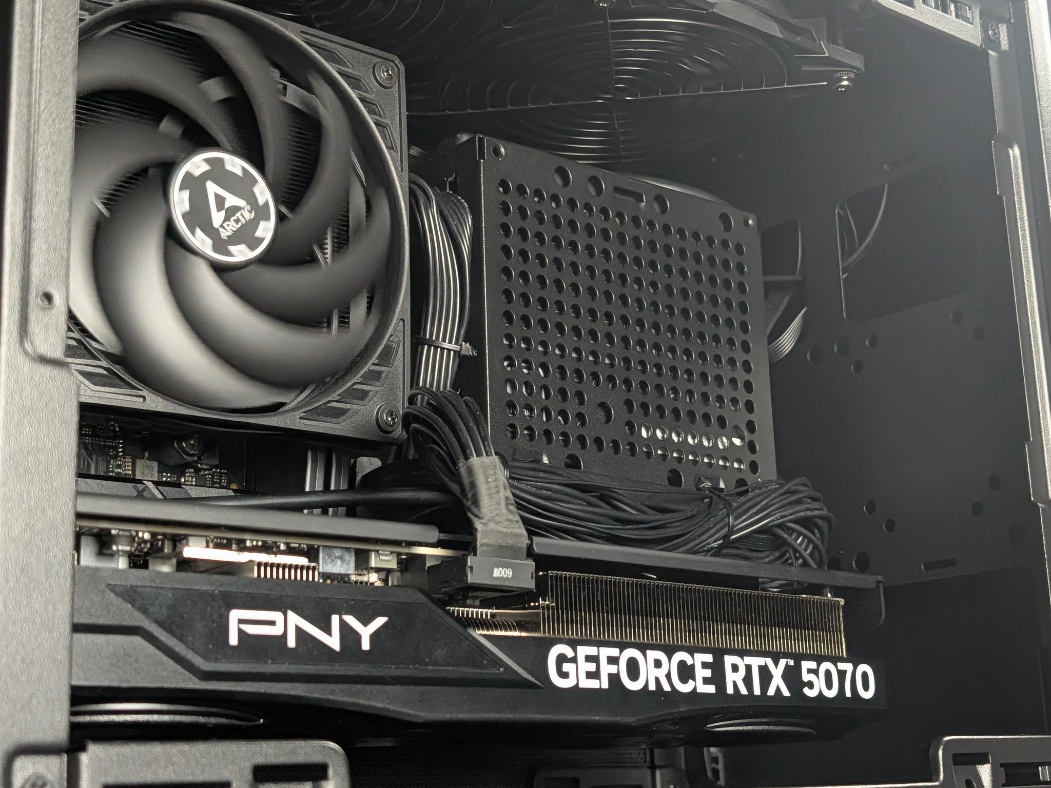 🖤Ryzen 5 7600X / RTX 5070 / 32GB DDR5 / 2TB SSD / 1100W PSU